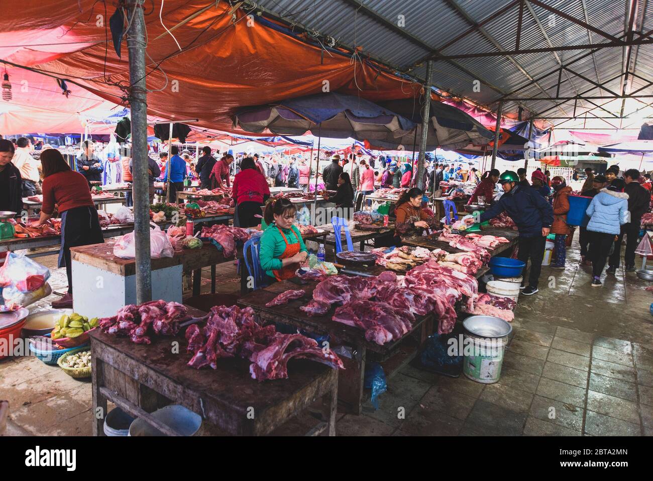 Man chopping meat at meat market hires stock photography and images