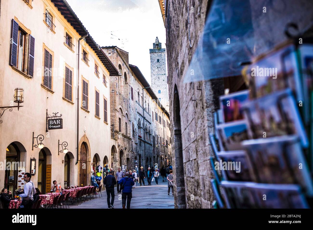 San Gimignano ist eine der bekanntesten mittelalterlichen Städte Italiens. Die Kleinstadt hat fast 8000 Einwohner und ist bekannt durch seine Geschlec Stock Photo