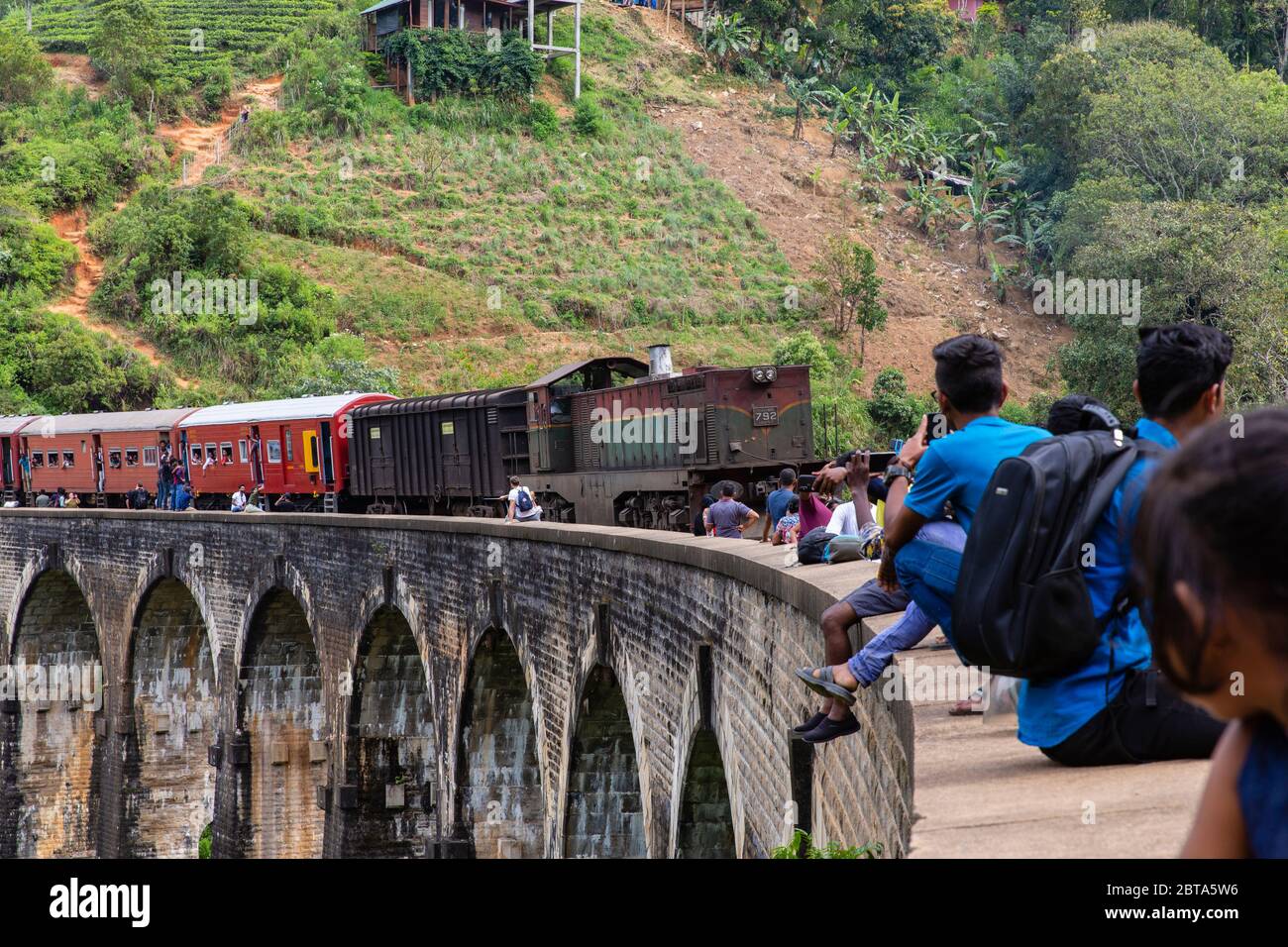 Nine arch bridge crossing. Part of the scenic trip to Ella from Nanu Oya.  Cameras are trained both out from the windows and towards the train Stock  Photo - Alamy