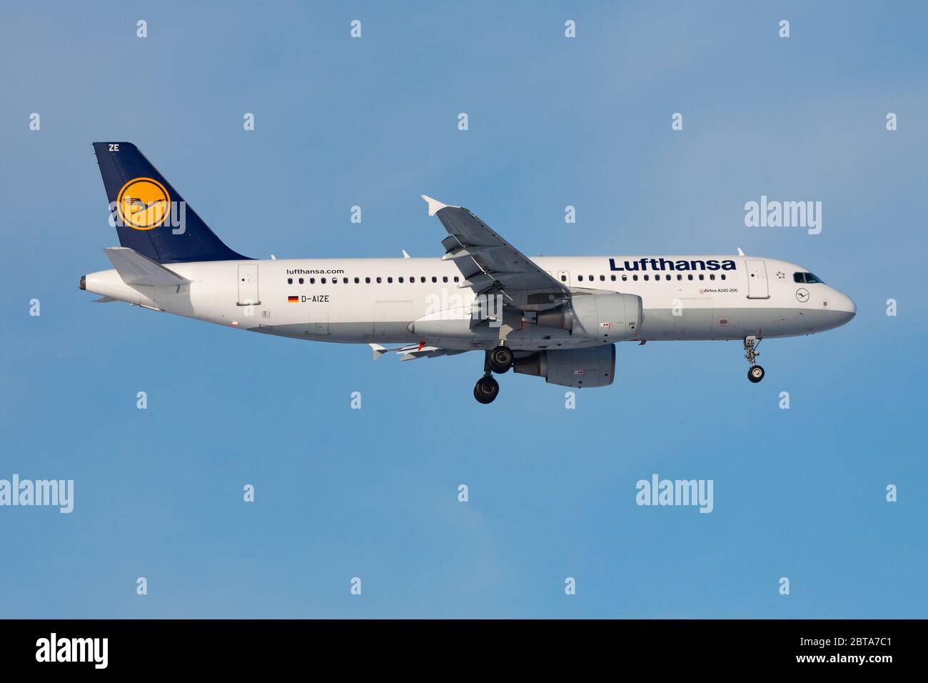 FRANKFURT / GERMANY - DECEMBER 8, 2012: Lufthansa Airbus A320 D