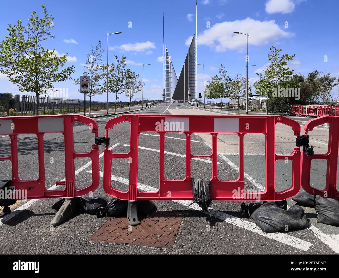 Poole, UK. 24th May, 2020. Poole, UK. Sunday 24 May 2020. The Poole Twin Sails bridge is stuck in the open position as it awaits repairs. It is currently closed to traffic and pedestrians. Credit: Thomas Faull/Alamy Live News Stock Photo