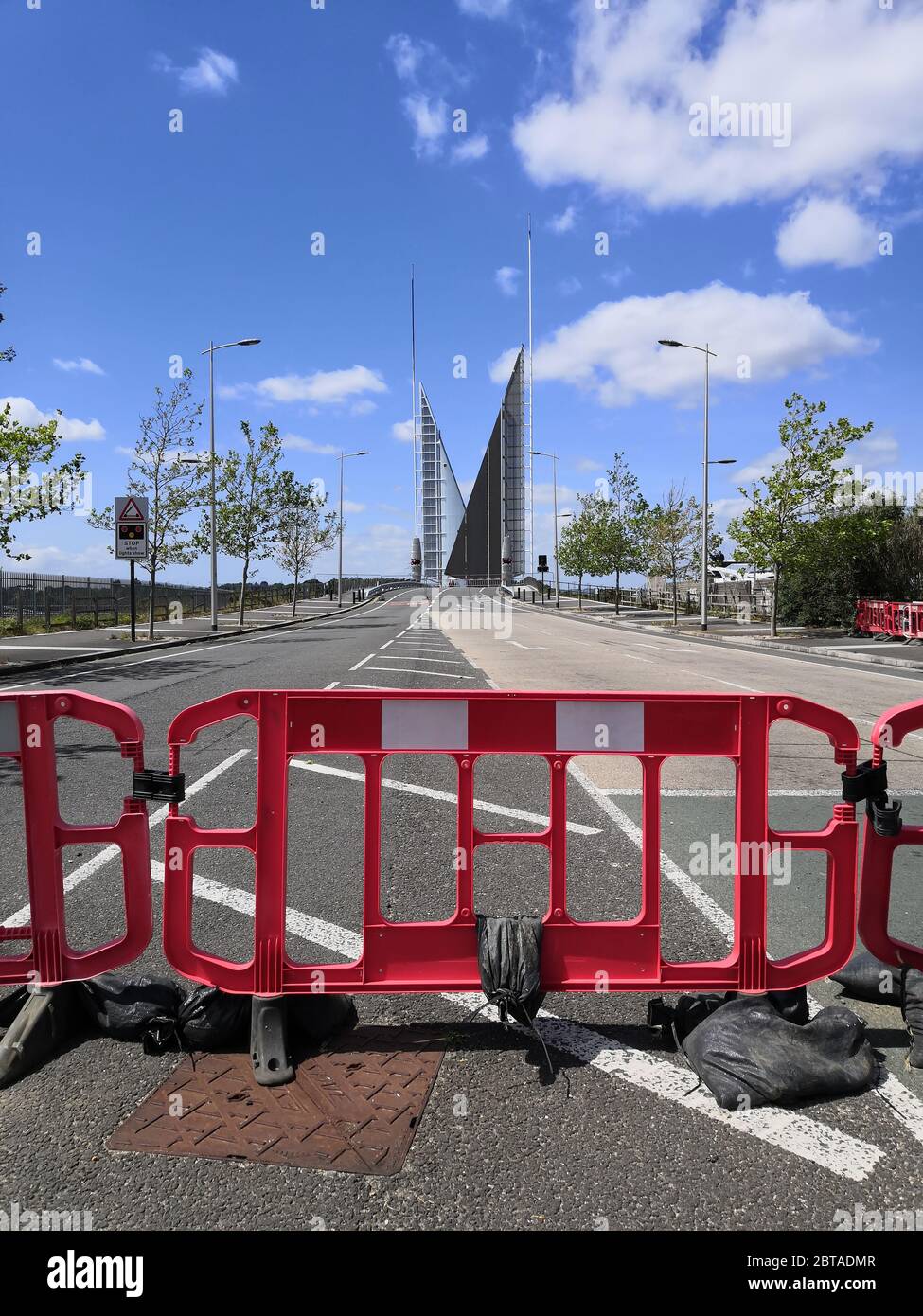 Poole, UK. 24th May, 2020. Poole, UK. Sunday 24 May 2020. The Poole Twin Sails bridge is stuck in the open position as it awaits repairs. It is currently closed to traffic and pedestrians. Credit: Thomas Faull/Alamy Live News Stock Photo