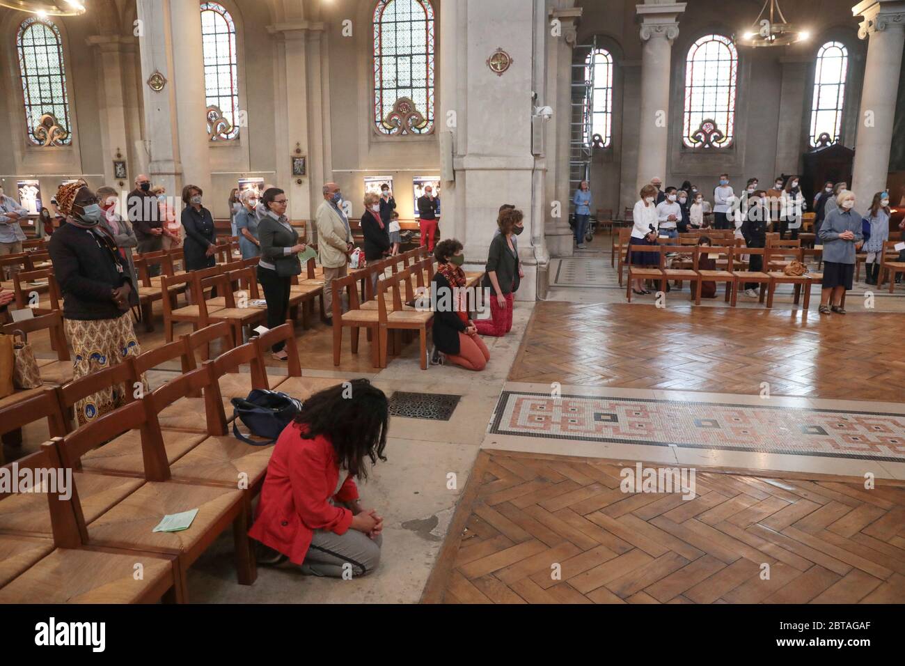 FIRST MASS AFTER THE DECONFINEMENT NOTRE-DAME-DES CHAMPS CHURCH, PARIS Stock Photo