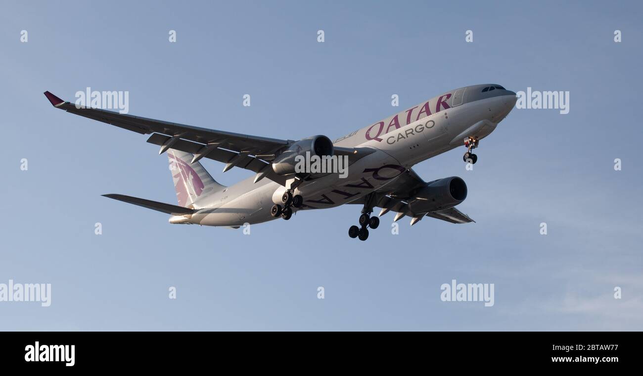 Qatar Airways Airbus a330 A7-AFH on final approach to London-Heathrow Airport LHR Stock Photo