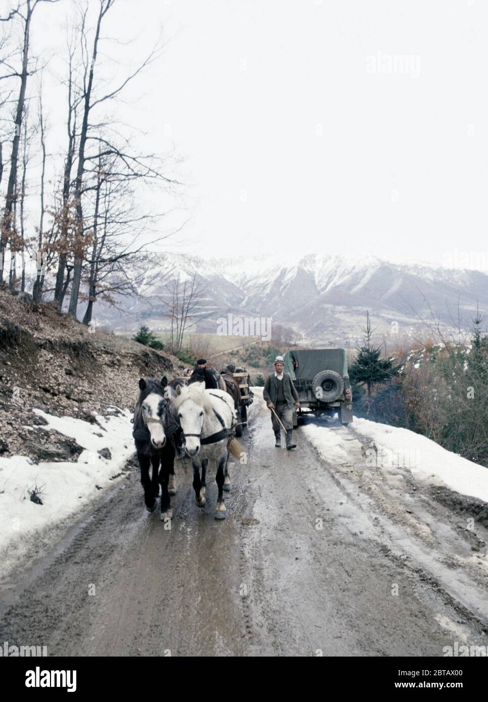 28th February 1994 During the war in Bosnia: refugees on a mountain road between Novi Travnik & Vitez in central Bosnia. Stock Photo