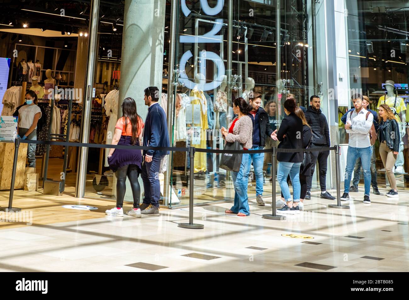 Utrecht Netherlands May 23 2020, shopping mall Hoog Catharijne on a bussy  weekend day during the coronavirus outbreak with peopl Stock Photo - Alamy
