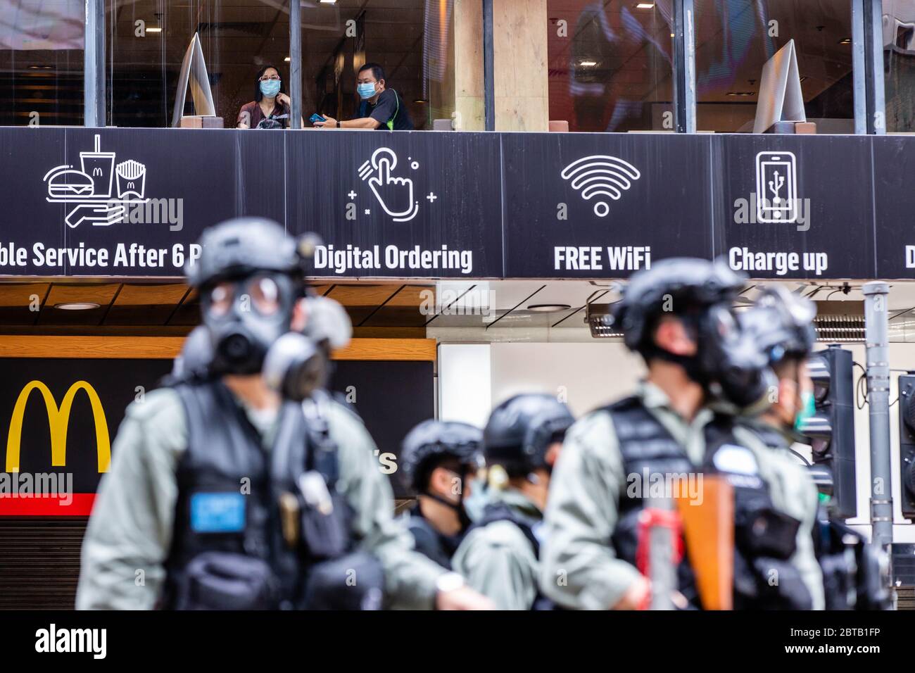 Police in mcdonalds hi-res stock photography and images - Alamy