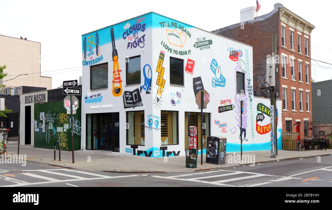 Warby Parker, 124 N 6th St, Brooklyn, New York. NYC storefront photo of an optician, and eyeglasses store in the Williamsburg neighborhood. Stock Photo