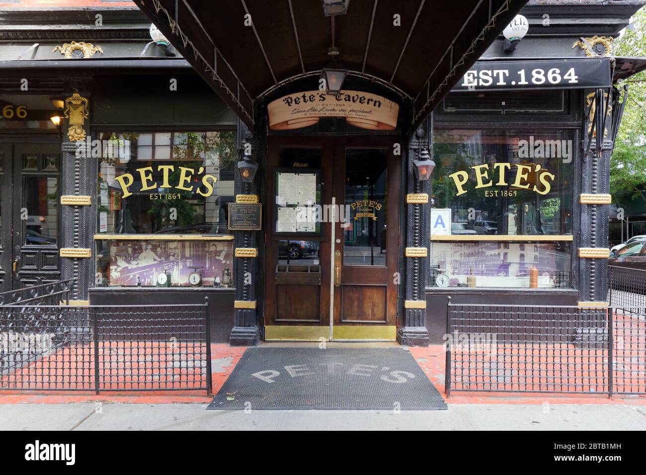 Pete's Tavern, 129 E 18th St, New York, NY. exterior storefront of a
