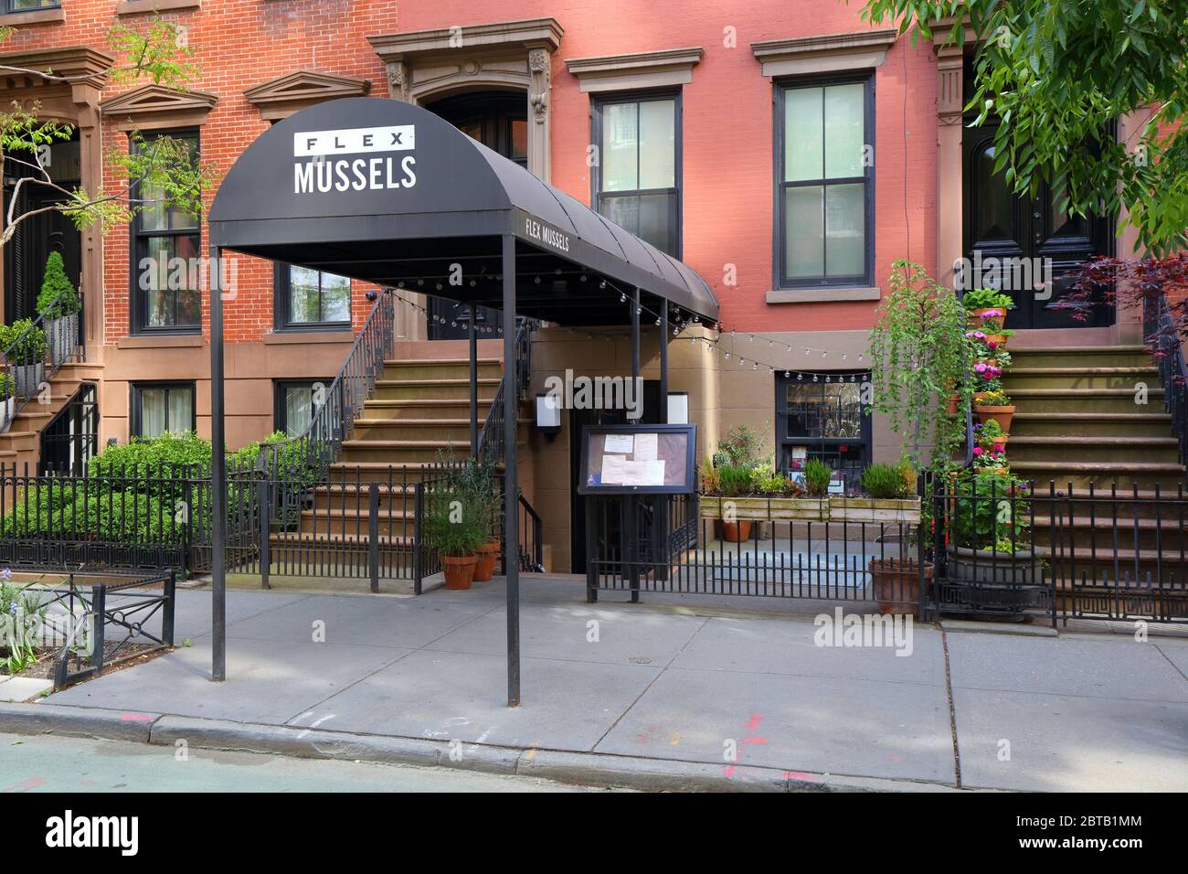 Flex Mussels, 154 West 13th Street, New York, NY. exterior storefront of a seafood restaurant in the Greenwich Village neighborhood of Manhattan Stock Photo