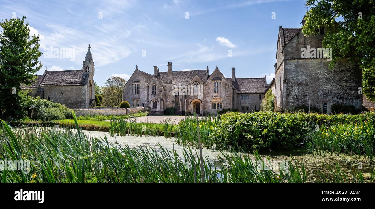 Manor house with moat hi-res stock photography and images - Alamy