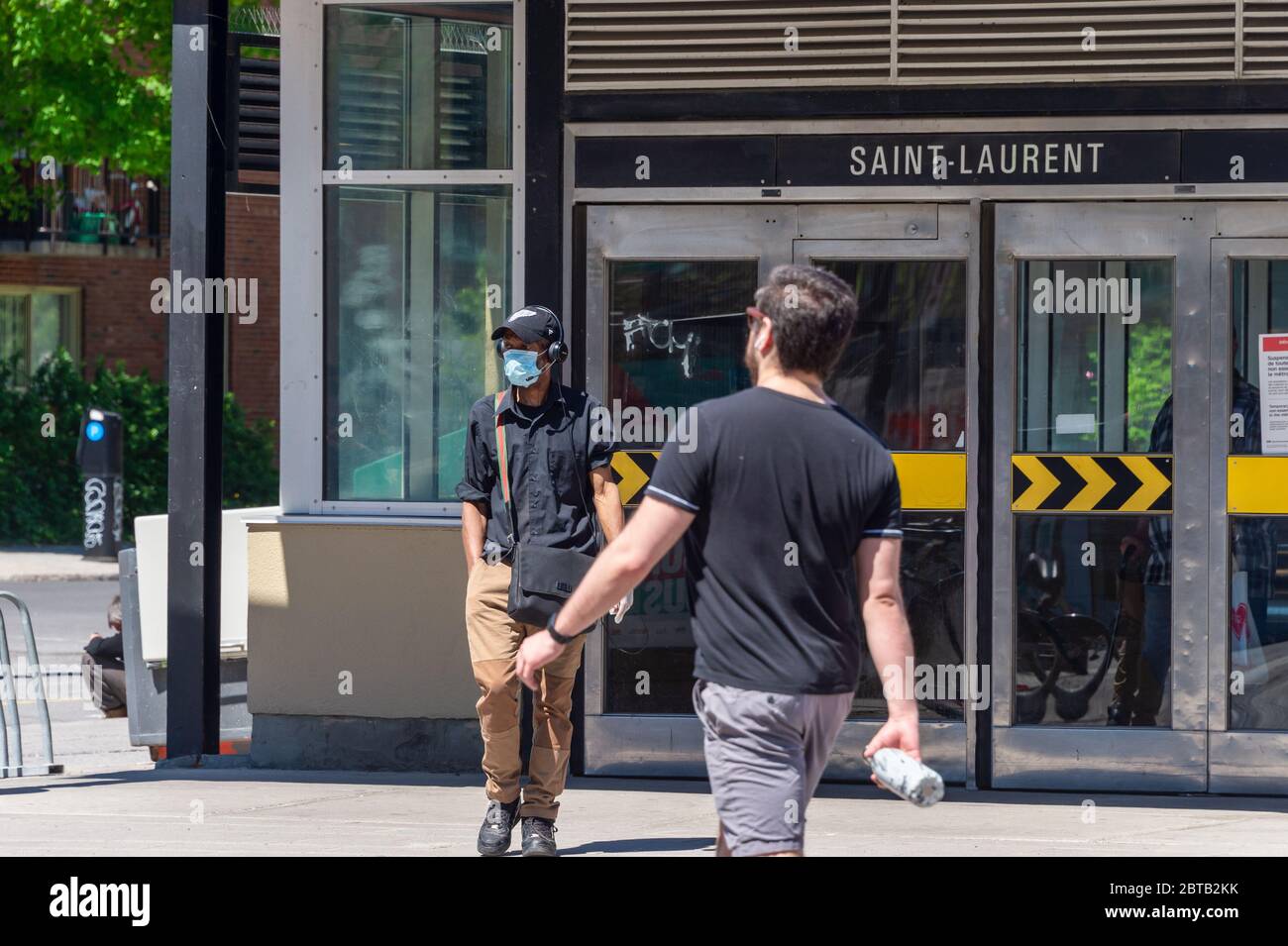 Montreal face mask mandatory hi-res stock photography and images - Alamy