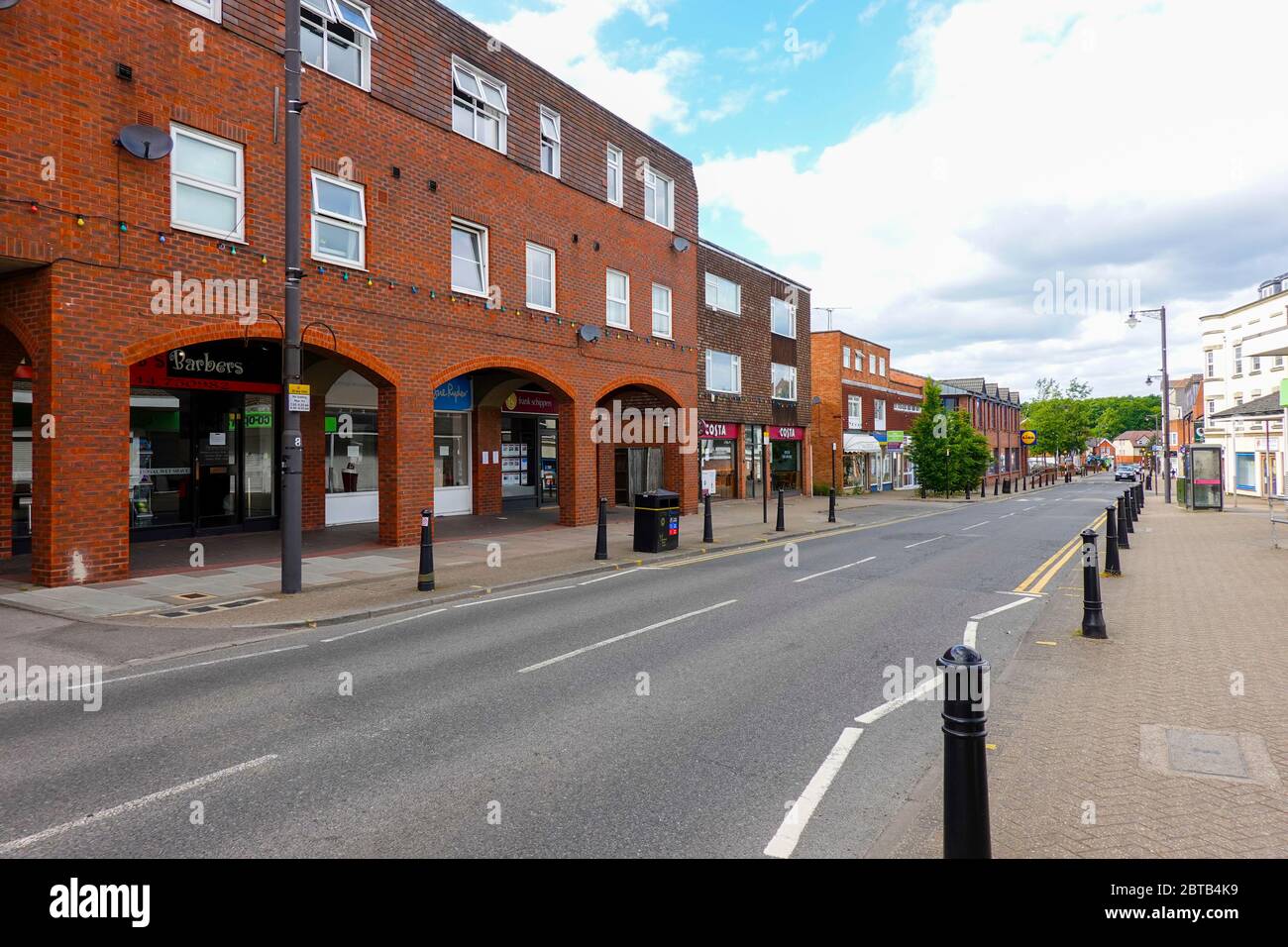 Crowthorne High Street Looking North Stock Photo Alamy