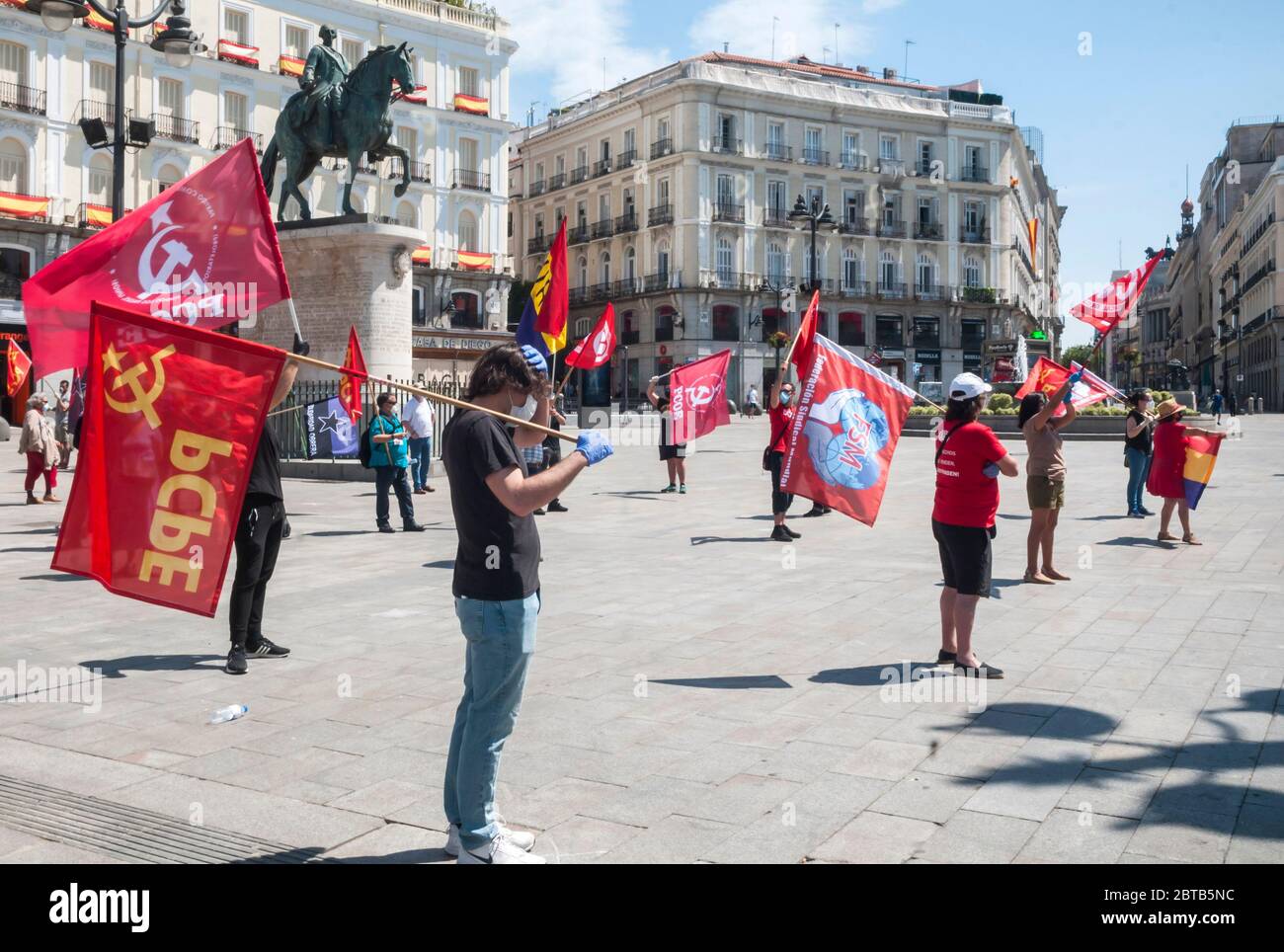 Madrid, Spanien. 23rd May, 2020. Coroan demonstration of the Communist Party PCPE on the Puerta del Sol. Madrid, May 23, 2020 | usage worldwide Credit: dpa/Alamy Live News Stock Photo