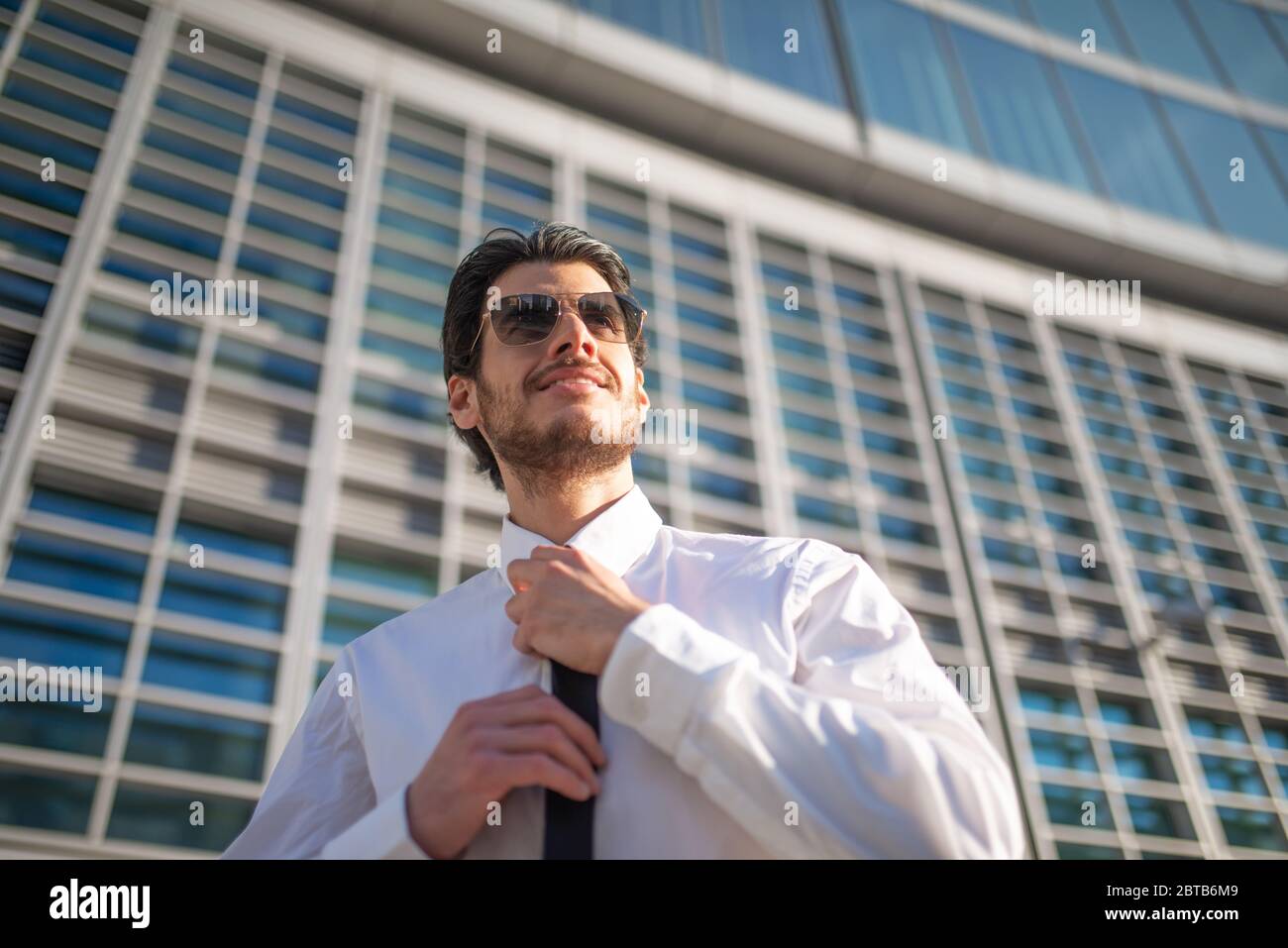 How to Choose the Right Tie for a Job Interview - Spiffster Blog - Tying A Tie For A Job Interview