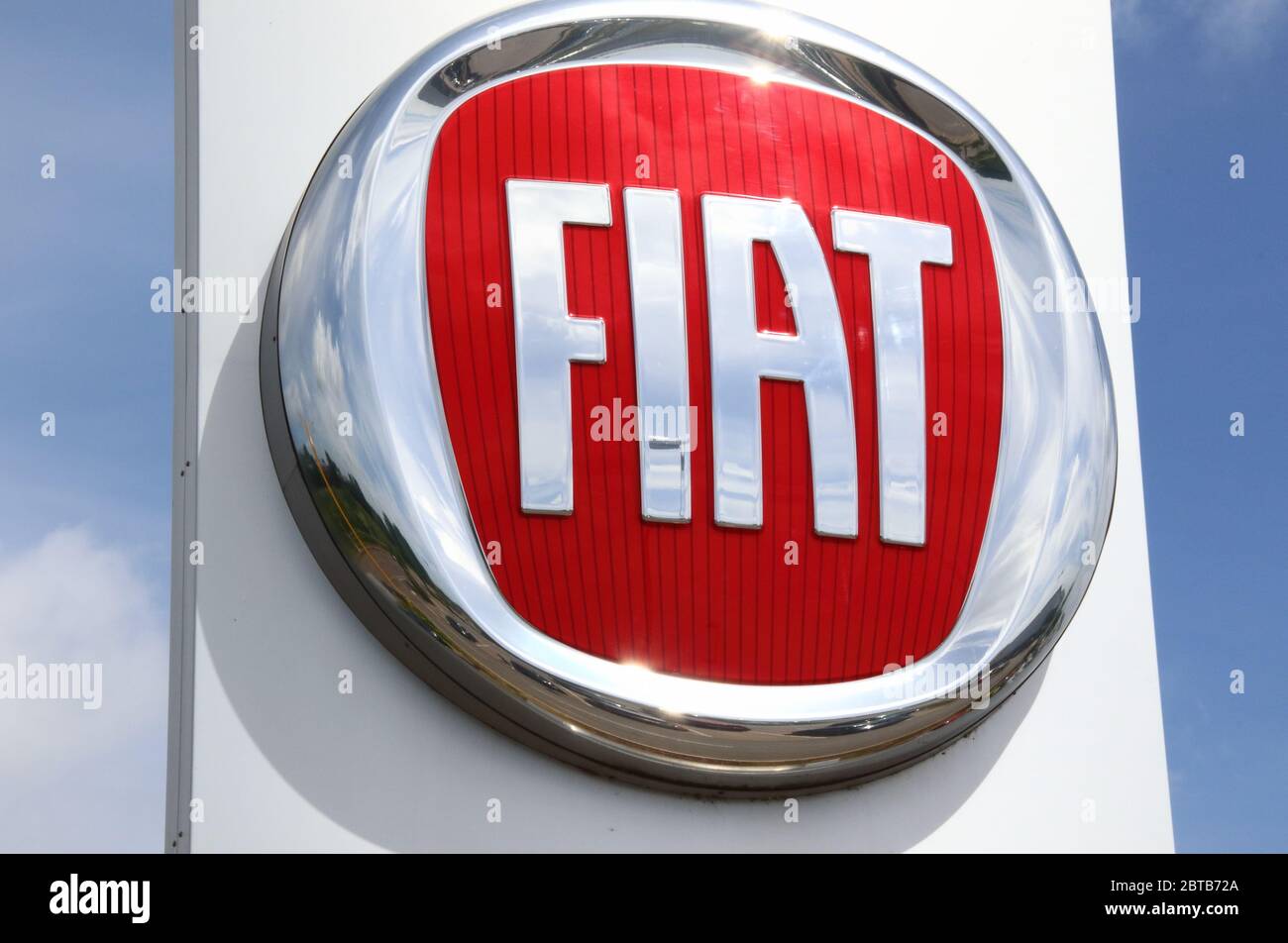 London, UK. 23rd May, 2020. Fiat motor company logo seen at a car dealership. Credit: Keith Mayhew/SOPA Images/ZUMA Wire/Alamy Live News Stock Photo
