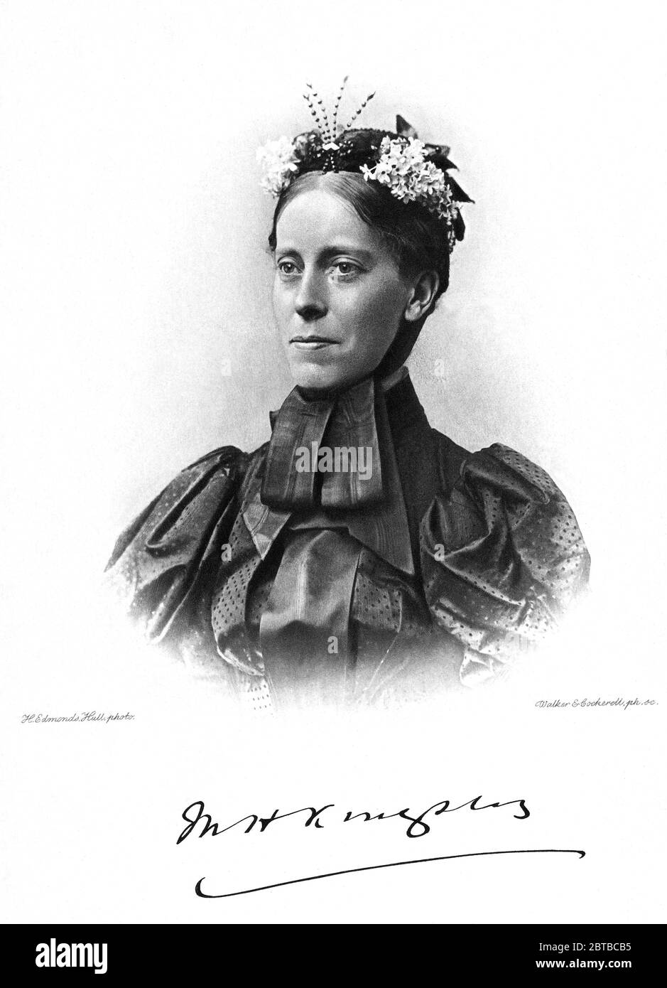 1898 ca, GREAT BRITAIN : MARY Henrietta KINGSLEY  ( 1862 – 1900 ) was an English writer and woman explorer who greatly influenced European ideas about Africa and African people . Daughter of traveller and english writer George Kingsley , niece of celebrated novellist Charles Kingsley . Photo by H. Edmonds Hull .- LETTERATO - SCRITTORE - LETTERATURA - Literature - PORTRAIT - RITRATTO - SCRITTRICE - EXPLORER - ESPLORATRICE - hat - cappello - autografo - autograph - firma - signature --- Archivio GBB Stock Photo