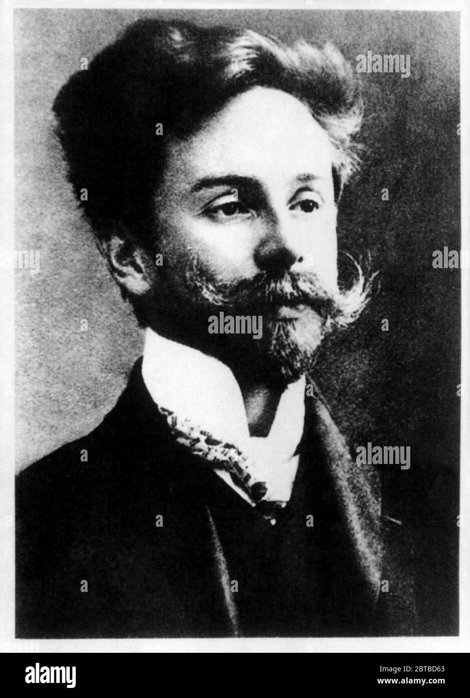 1900 ca, RUSSIA : The russian pianist and music composer ALEXANDER SCRIABIN ( 1871 - 1915 ). Scriabin was influenced by synesthesia, and associated colours with the various harmonic tones of his atonal scale, while his colour-coded circle of fifths was also influenced by theosophy. He is considered by some to be the main Russian Symbolist composer. Scriabin's daughter Ariadna Scriabina (1906–1944) became a hero of the French Resistance, and was posthumously awarded the Croix de guerre and the Médaille de la Résistance . Her third marriage was to the poet and WWII Resistance fighter David Knut Stock Photo