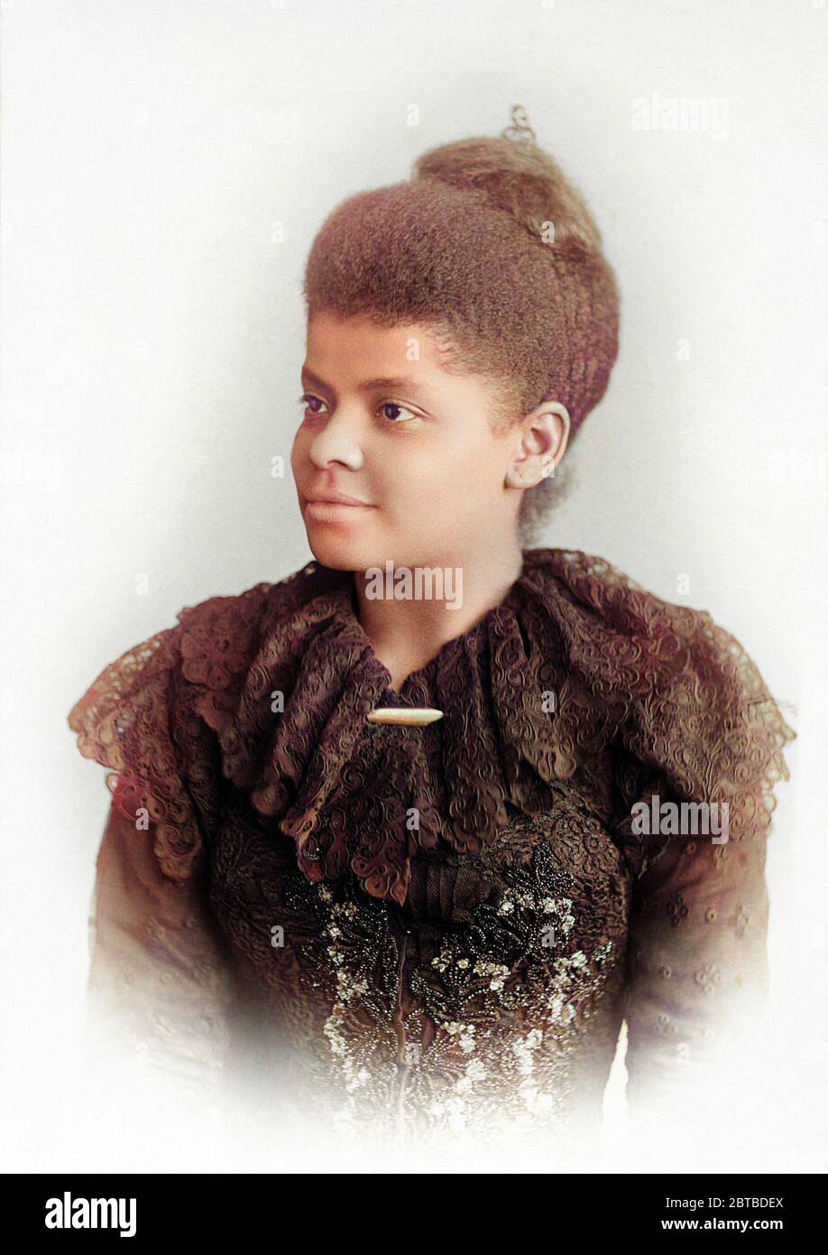 1893 , Chicago, USA : The  IDA B. WELLS ( Bell Wells-Barnett  , 1861 - 1931 ). American investigative journalist , educator and early leader in the civil rights movement . She was one of the founders of the National Association for the Advancement of Colored People ( NAACP ).Wells arguably became the most famous black woman in America, during a life that was centered on combating prejudice and violence, who fought for equality for African Americans , especially women . Photo by Miss Garrity , Chicago. DIGITALLY COLORIZED . - Wells Barnett - Movimento diritti civili - Gente di Colore - AFRO-AME Stock Photo