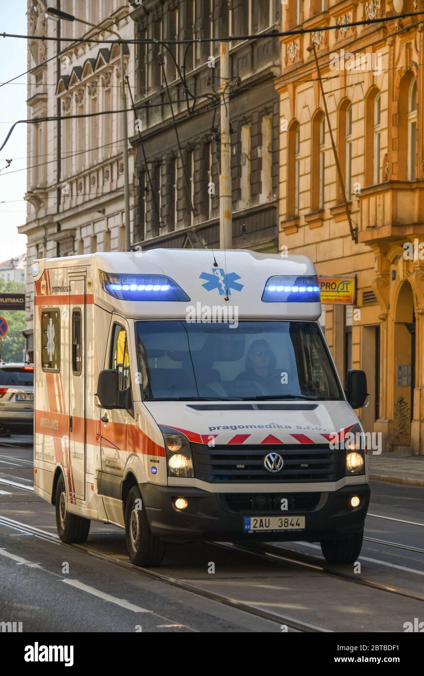 Ambulance responding emergency call hi-res stock photography and images ...