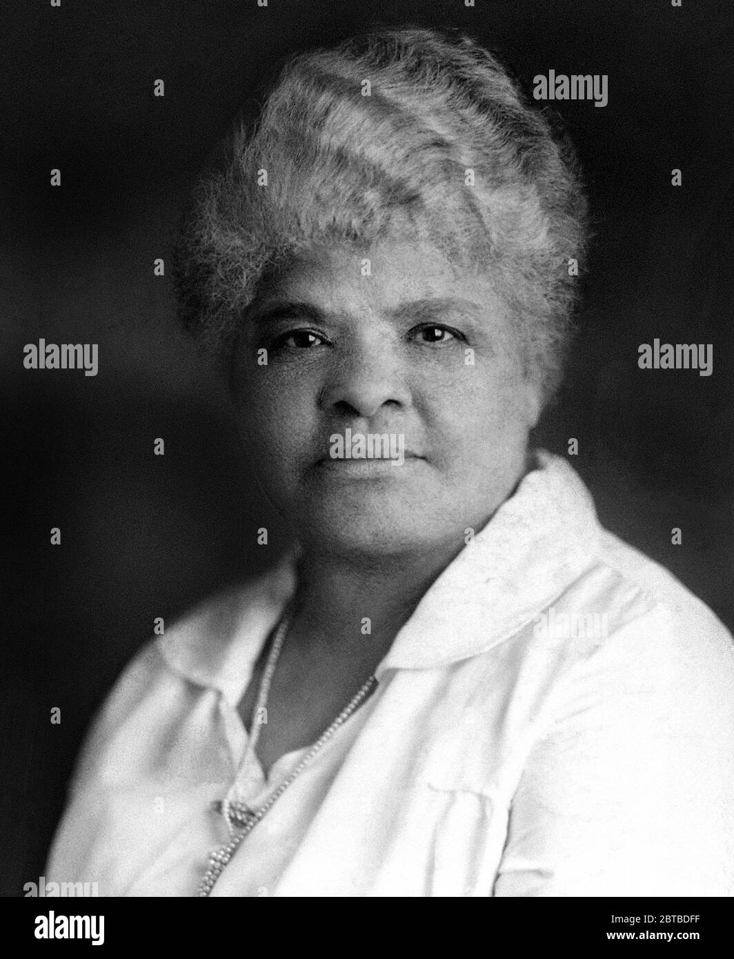 1930 ca , Chicago, USA : The  IDA B. WELLS ( Bell Wells-Barnett  , 1861 - 1931 ). American investigative journalist , educator and early leader in the civil rights movement . She was one of the founders of the National Association for the Advancement of Colored People ( NAACP ).Wells arguably became the most famous black woman in America, during a life that was centered on combating prejudice and violence, who fought for equality for African Americans , especially women .- Wells Barnett - Movimento diritti civili - Gente di Colore - AFRO-AMERICANI - Afro Americani - DONNA GIORNALISTA - giornal Stock Photo