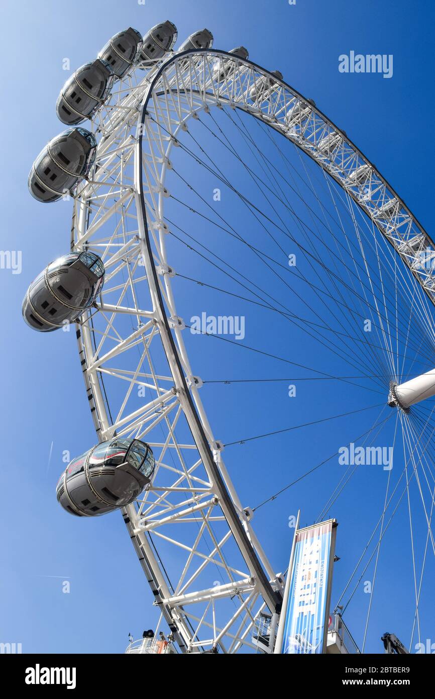close-up-view-the-london-eye-attraction-and-its-capsules-on-a-bright