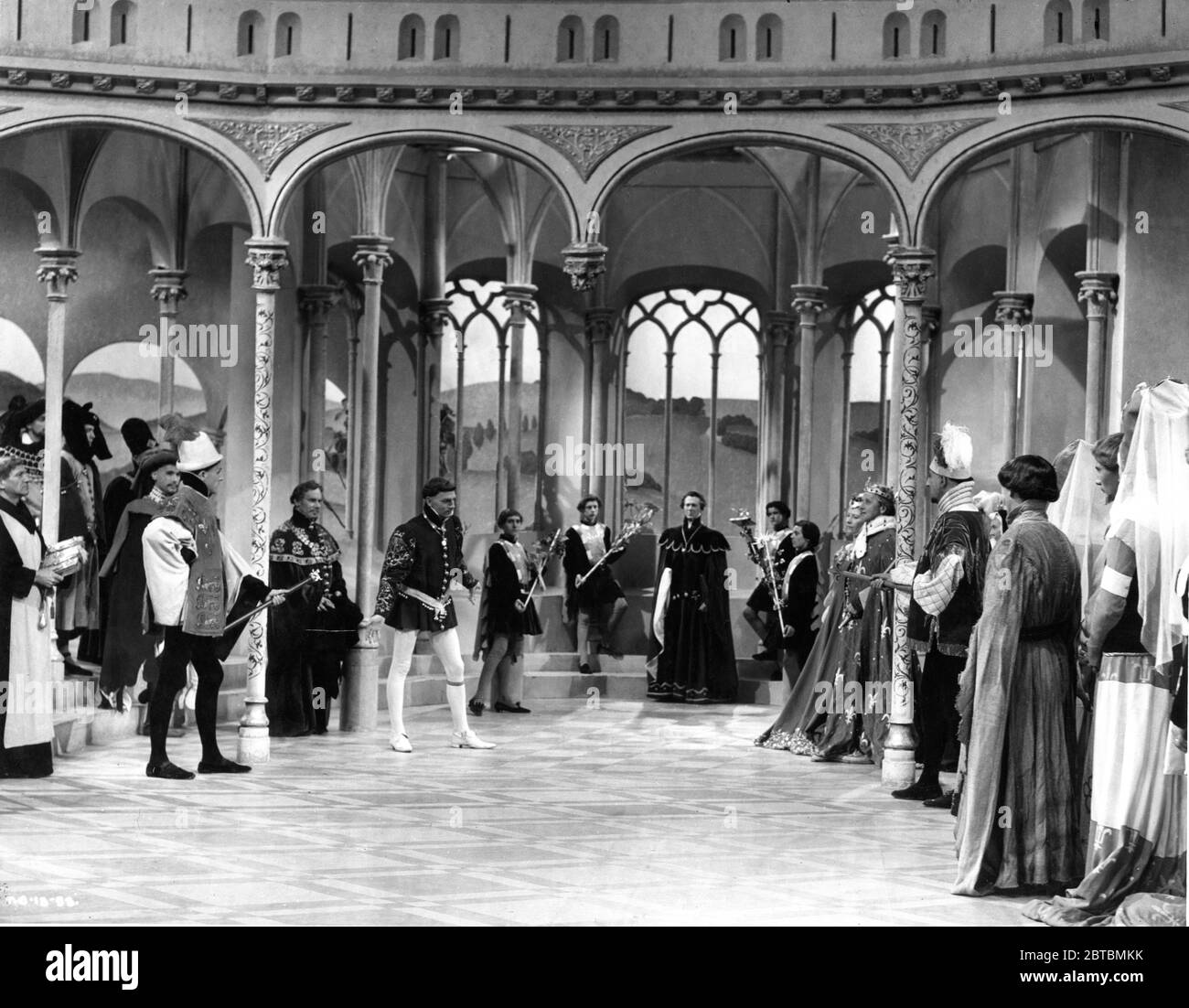 VERNON GREEVES NICHOLAS HANNAN LAURENCE OLIVIER VALENTINE DYALL JANET BURNELL HARCOURT WILLIAMS and RALPH TRUMAN in HENRY V 1944 director LAURENCE OLIVIER play William Shakespeare music William Walton Two Cities Films / Eagle - Lion Distributors Ltd Stock Photo