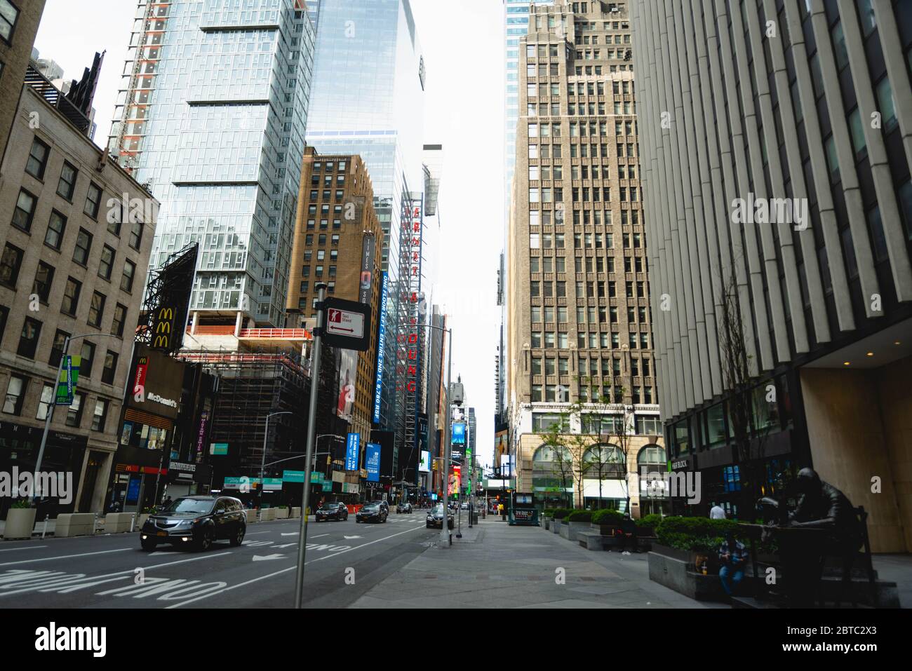 Corona virus nyc street mask hi-res stock photography and images - Alamy