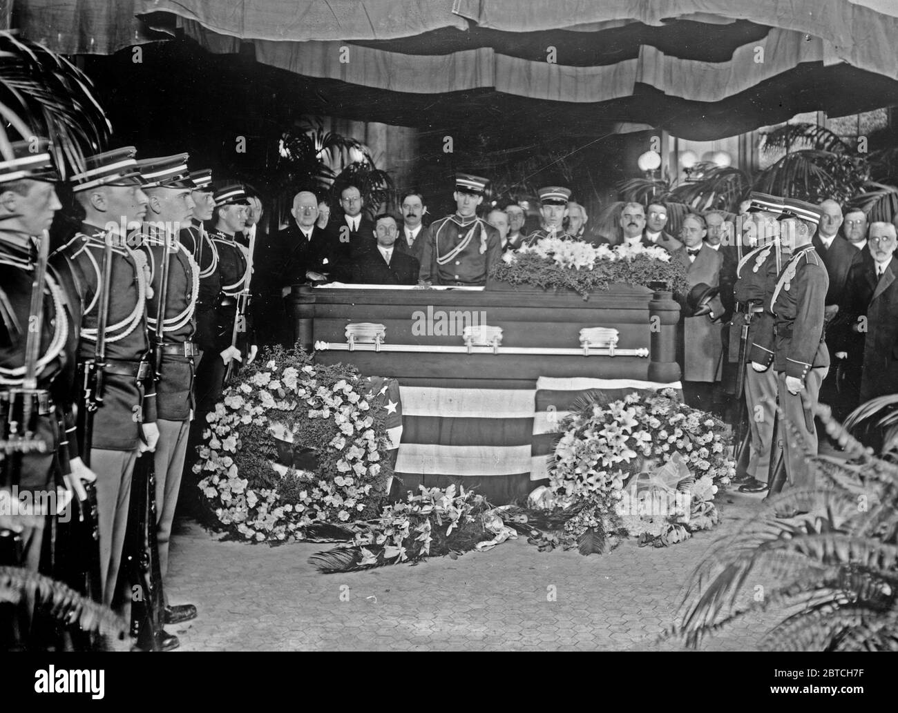 Sherman lying hi-res stock photography and images - Alamy