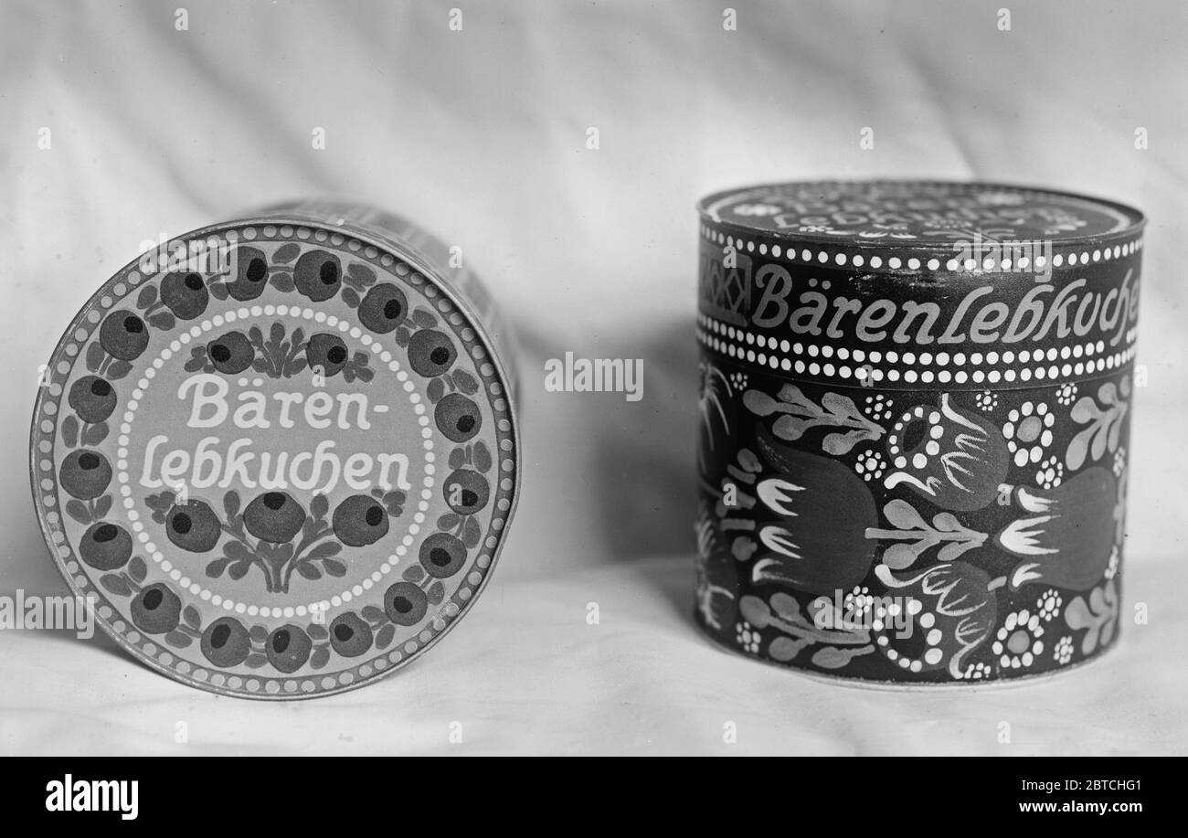 Tins of lebkuchen (cookies), probably manufactured by German company Baren-Schmidt ca. 1910-1915 Stock Photo