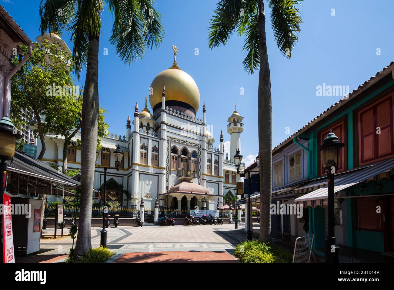 Because of Covid-19. Sultan Mosque is temporarily shut down and also the F&B business in the surrounding area. Kampong Glam, Singapore Stock Photo