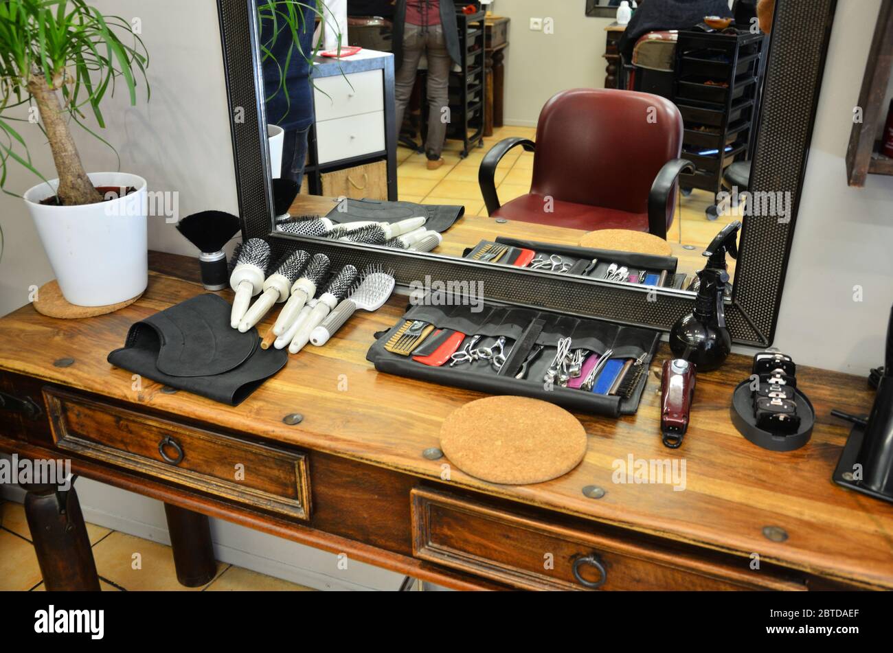Hair dresser shop and accessories Stock Photo Alamy