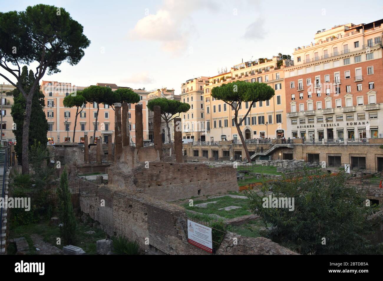 Area sacra dell´Argentina - Largo di Torre Argentina in the city of ...