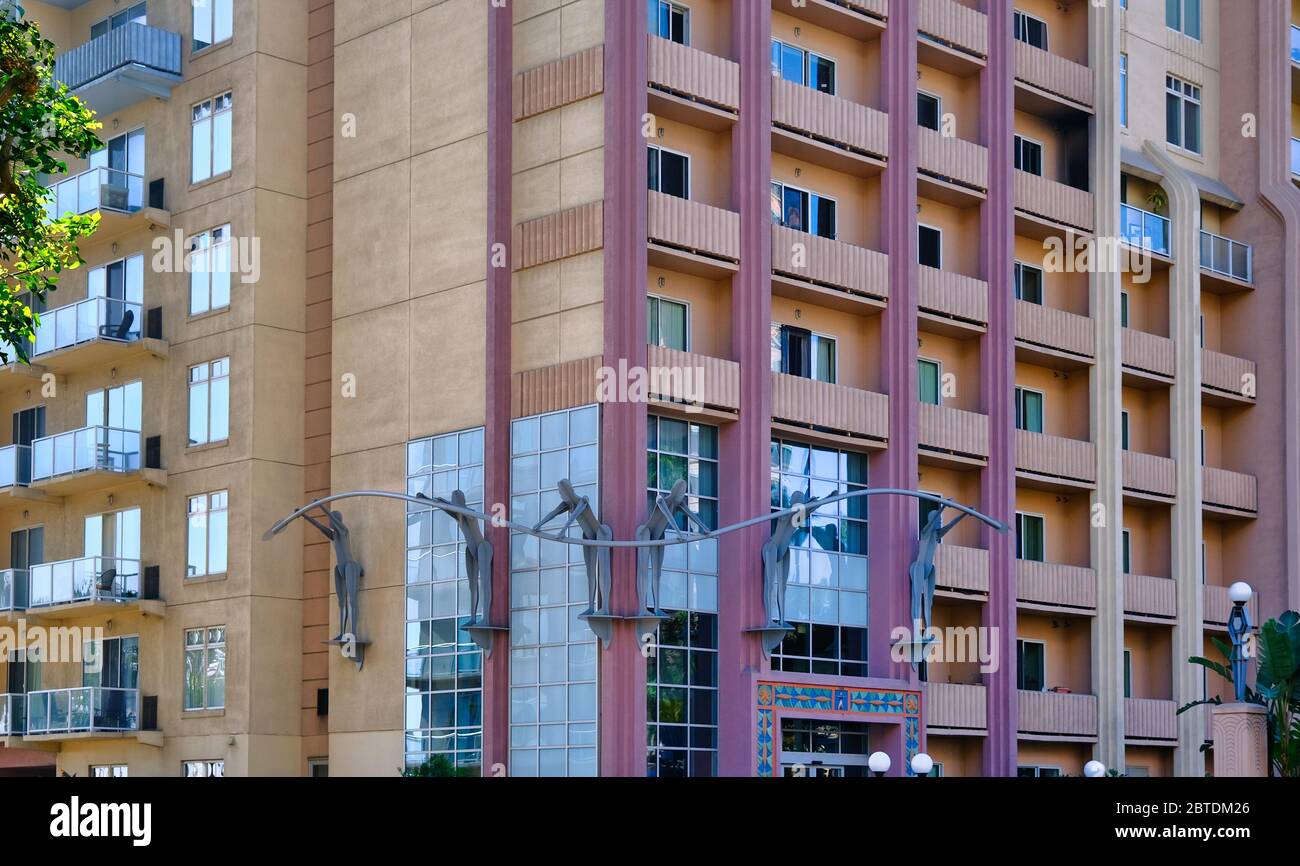 Art Work Building Artwork on Colorful Building Stock Photo - Alamy