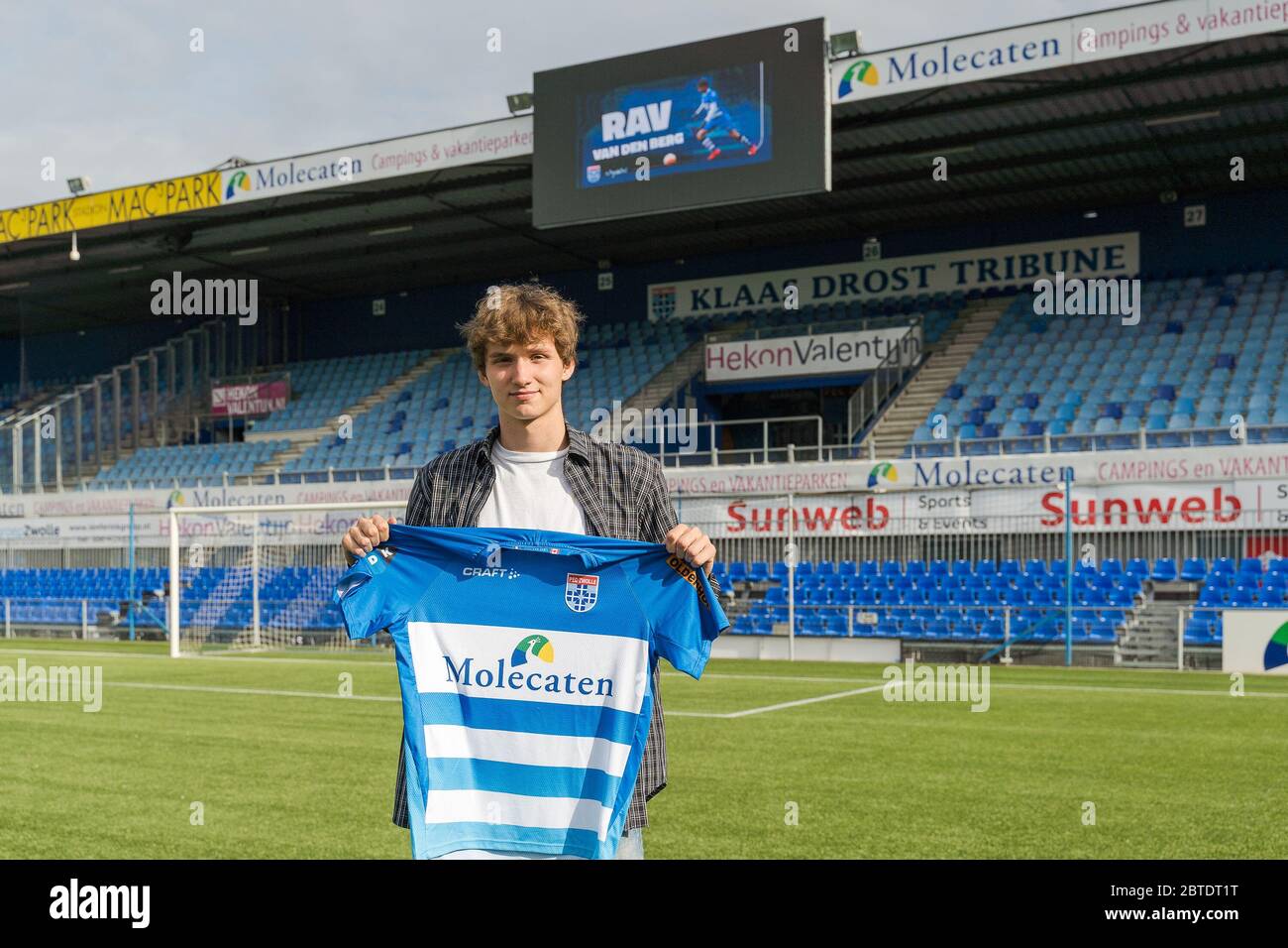25 may 2022 Zwolle, Netherlands Rav van den Berg of PEC Zwolle pose with PEC Zwolle shirt after signing a contract until middle of 2022 on may 25 in Zwolle Stock Photo