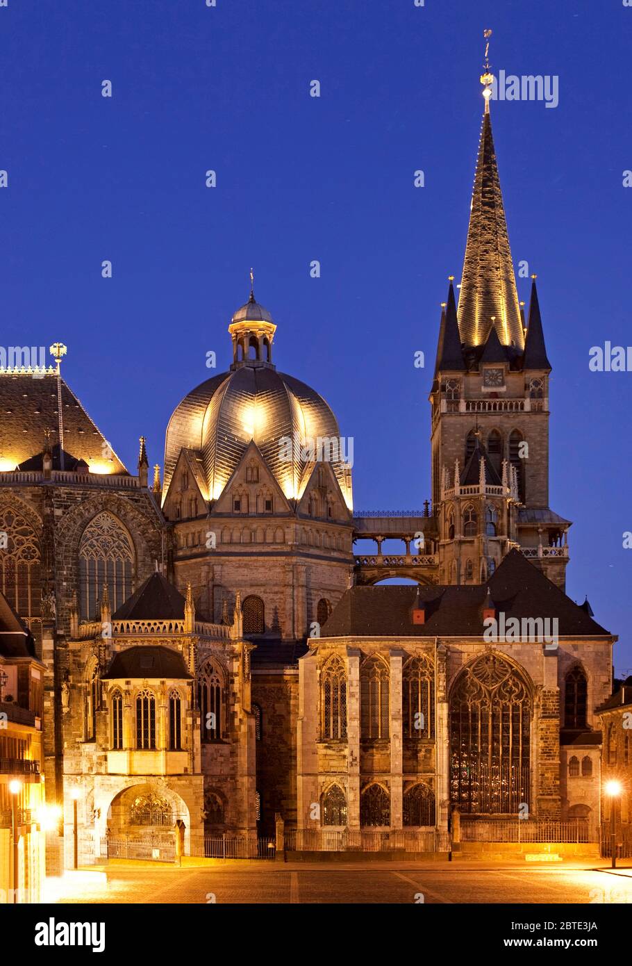Cathedral of aix la chapelle hi-res stock photography and images - Alamy