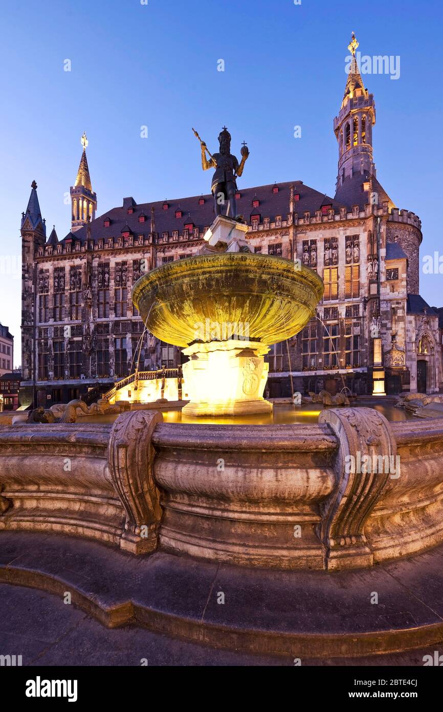 Karlsbrunnen (fountain) in front of city hall in the old city in the evening, Germany, North Rhine-Westphalia, Aix-la-Chapelle Stock Photo
