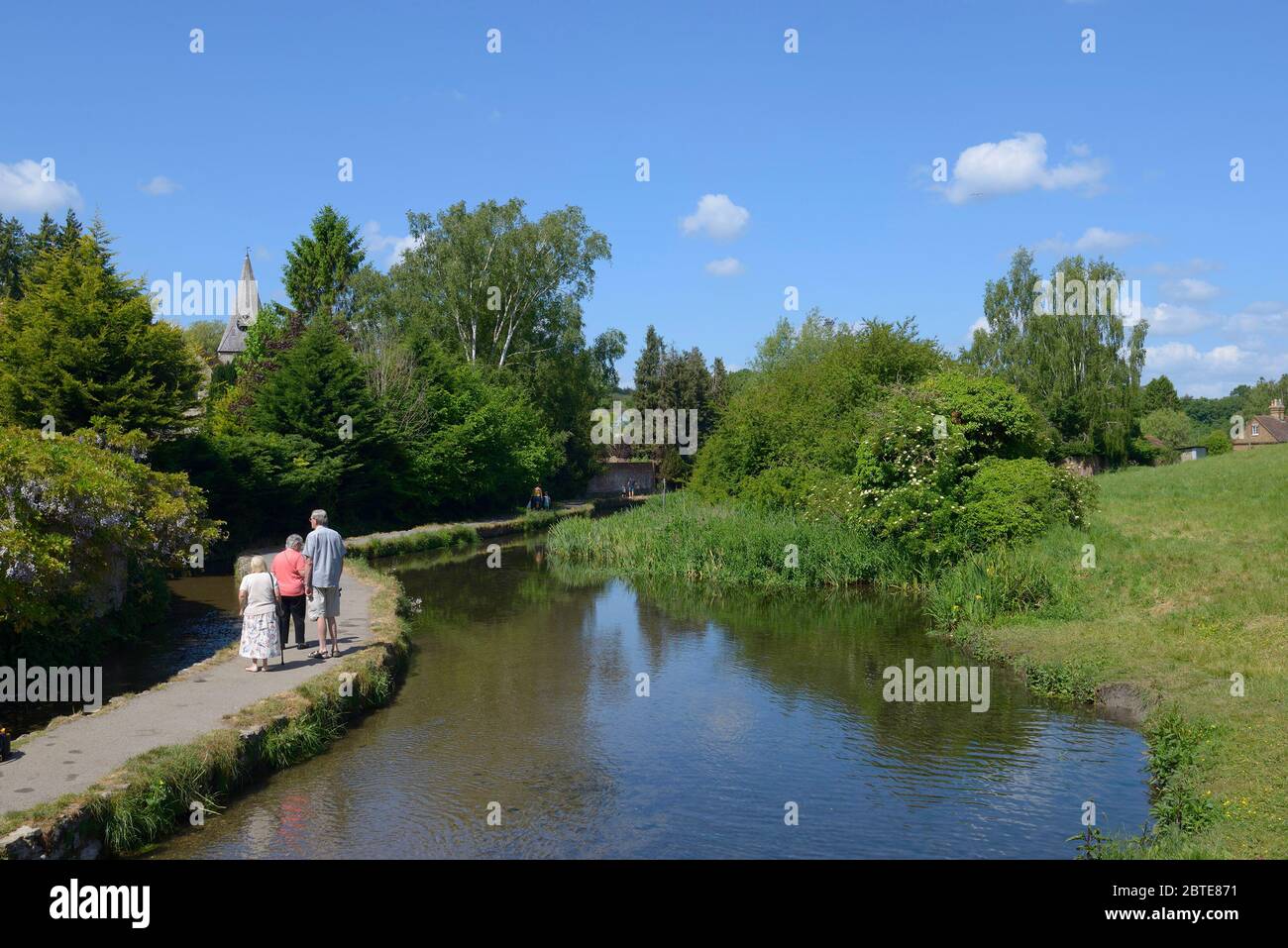 Loose Village, Kent, UK. 25th May, 2020. People make the most of the fine weather to take a walk along the narrow footpath in Loose Brooks, the stream running through the village Credit: Phil Robinson/Alamy Live News Stock Photo