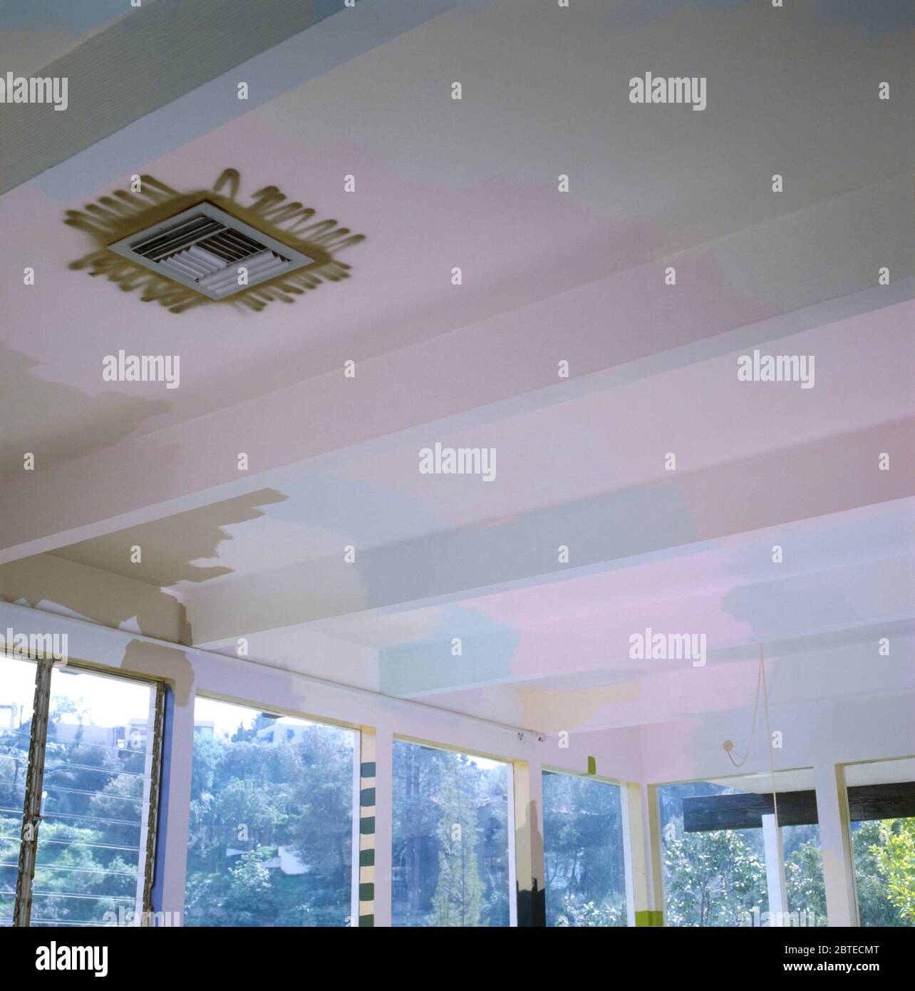 Aircon vent in painted ceiling Stock Photo Alamy