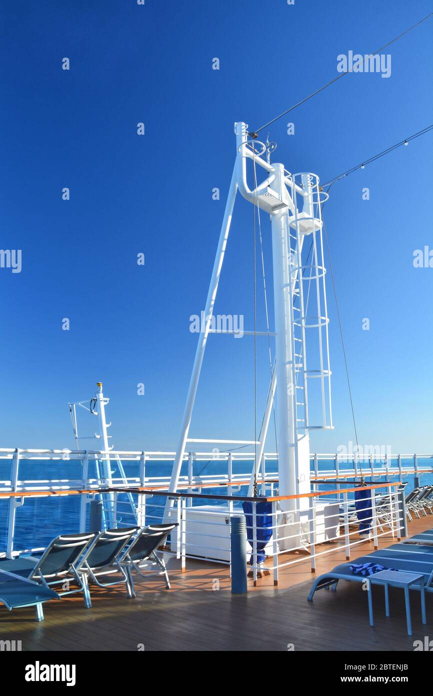 Promenade deck chairs ship hi-res stock photography and images - Alamy