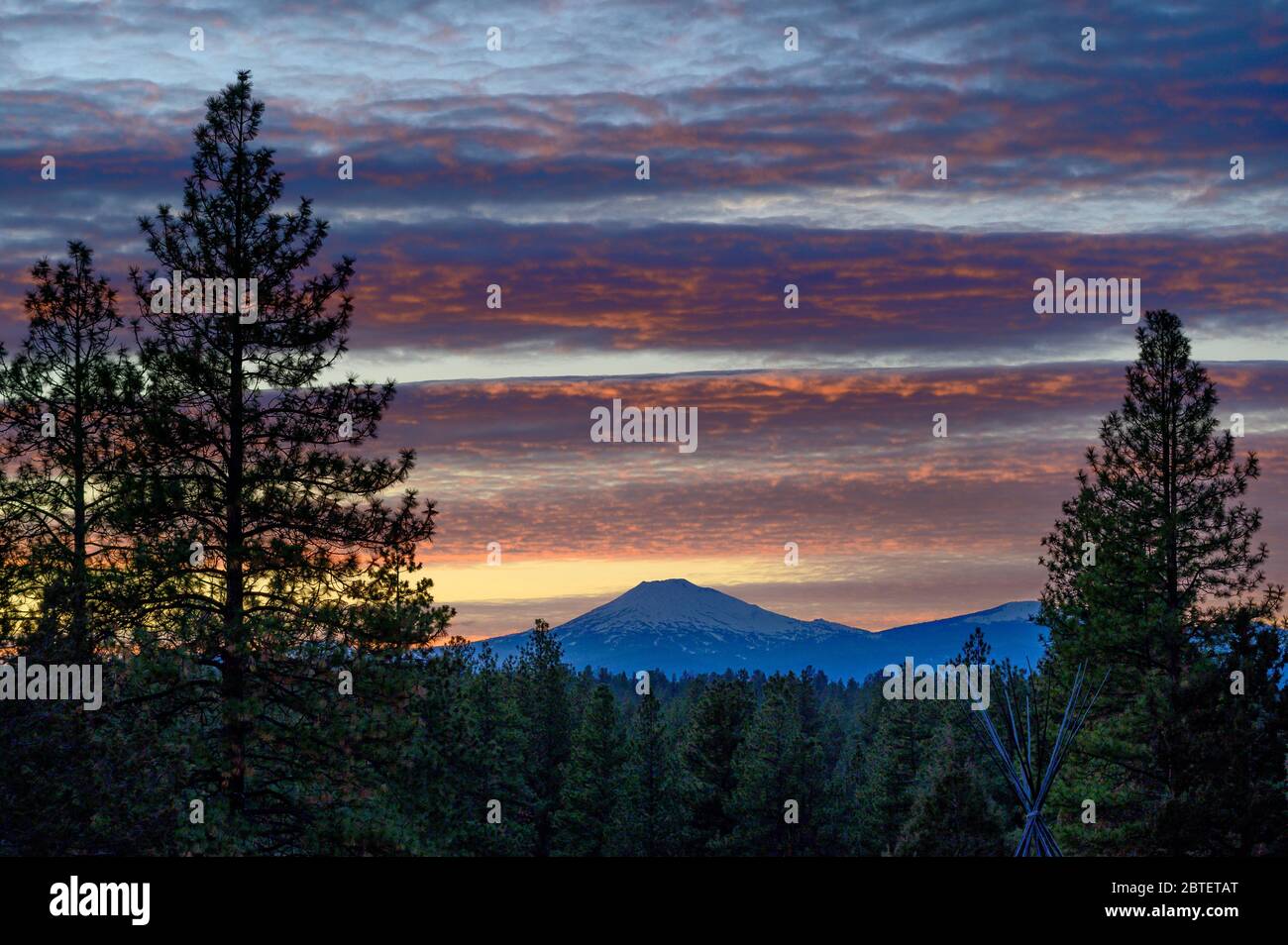 Northwest bend hi-res stock photography and images - Alamy