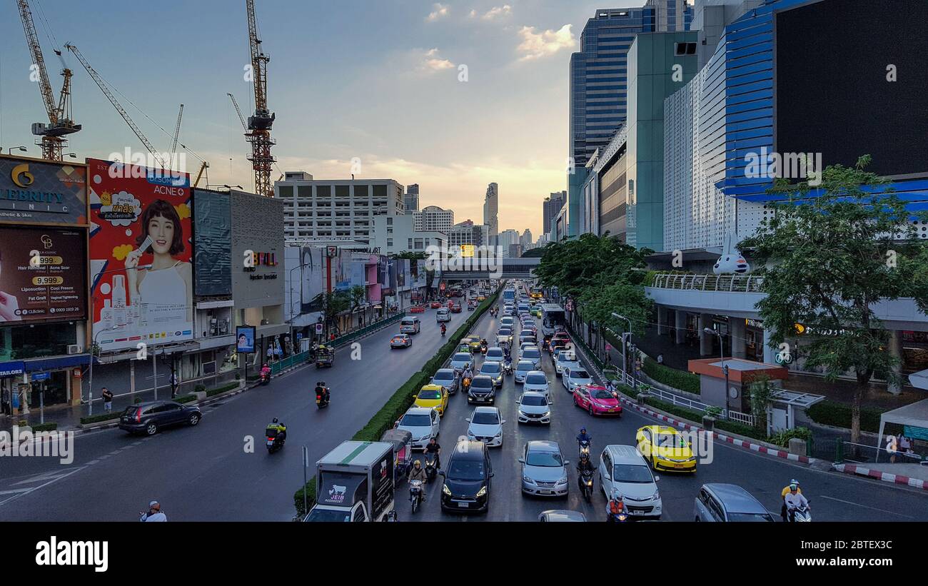 Busy Road Near Siam Square At Evening In Bangkok, Thailnad, 25/11/2019 Stock Photo