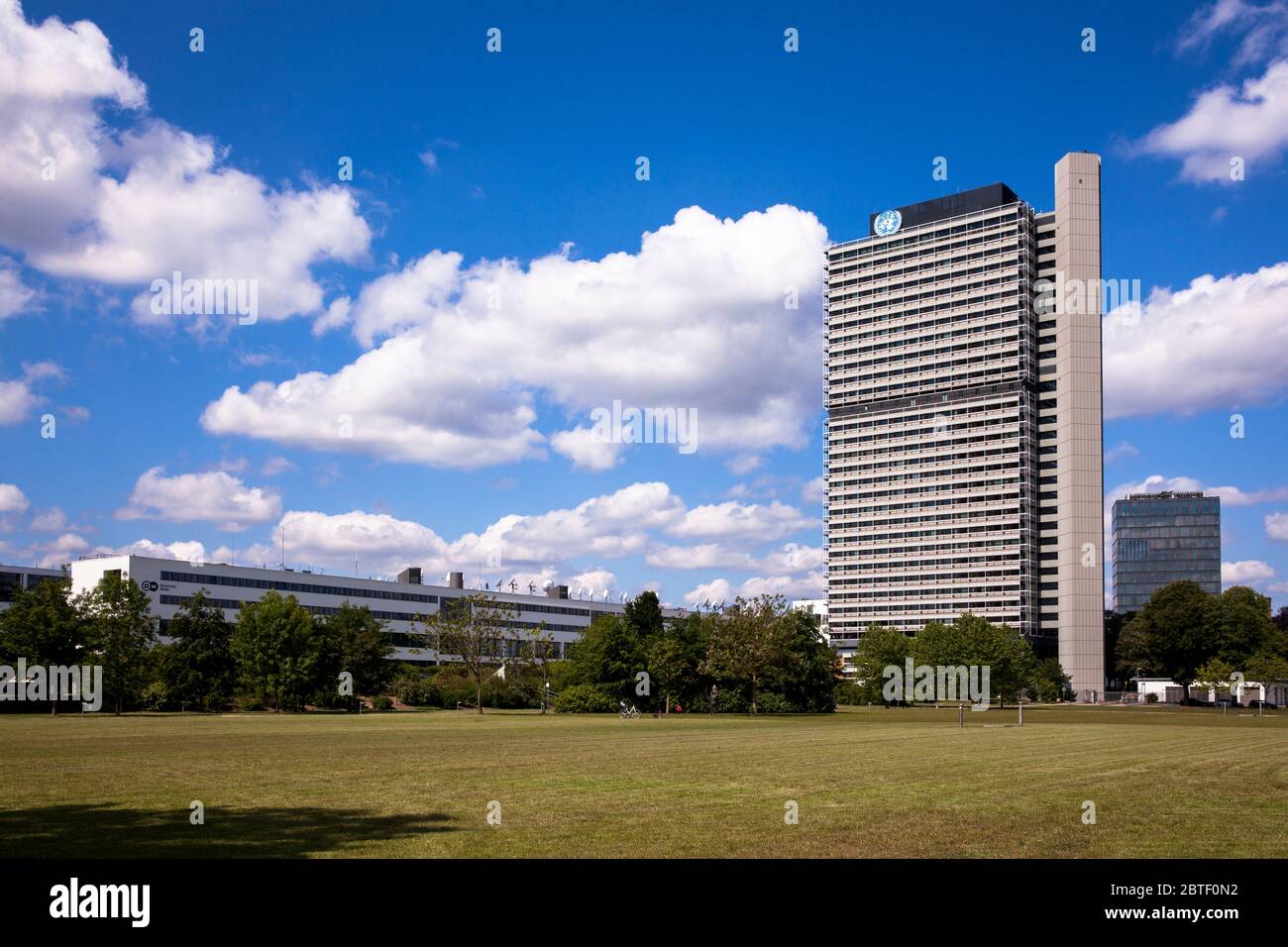 the office building Tall Eugen, it houses several United Nations organizations, Bonn, North Rhine-Westphalia, Germany.  das Buerohochhaus Langer Eugen Stock Photo