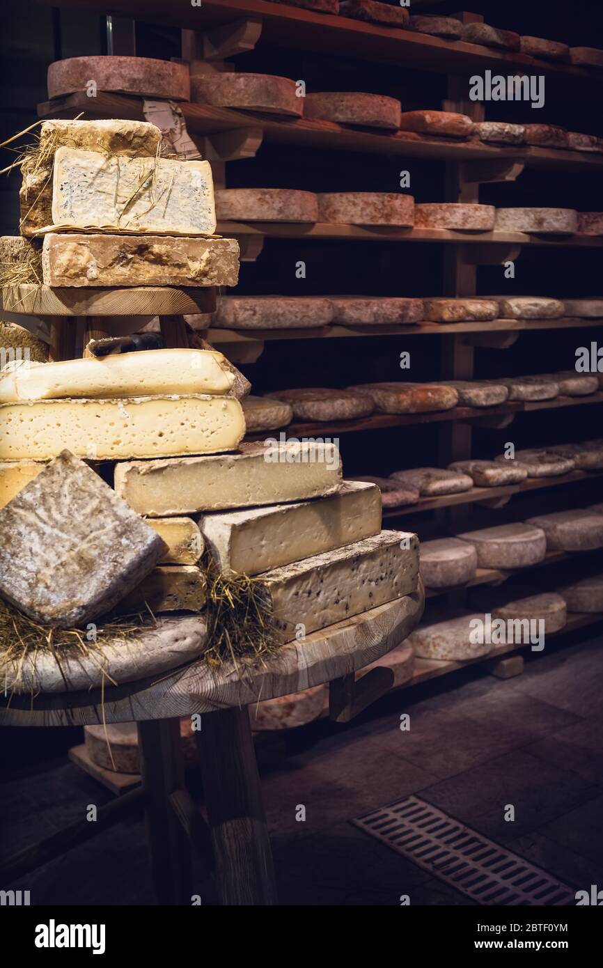 https://c8.alamy.com/comp/2BTF0YM/italian-toma-hard-cheese-seasoning-in-a-cold-and-dark-cellar-2BTF0YM.jpg