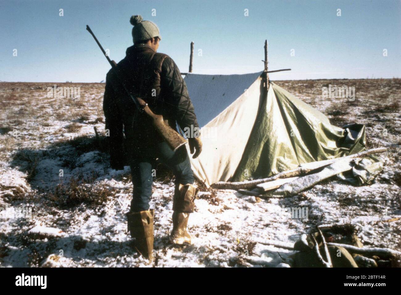 10/7/1972 - Caribou hunter, Ambler Alaska area Stock Photo