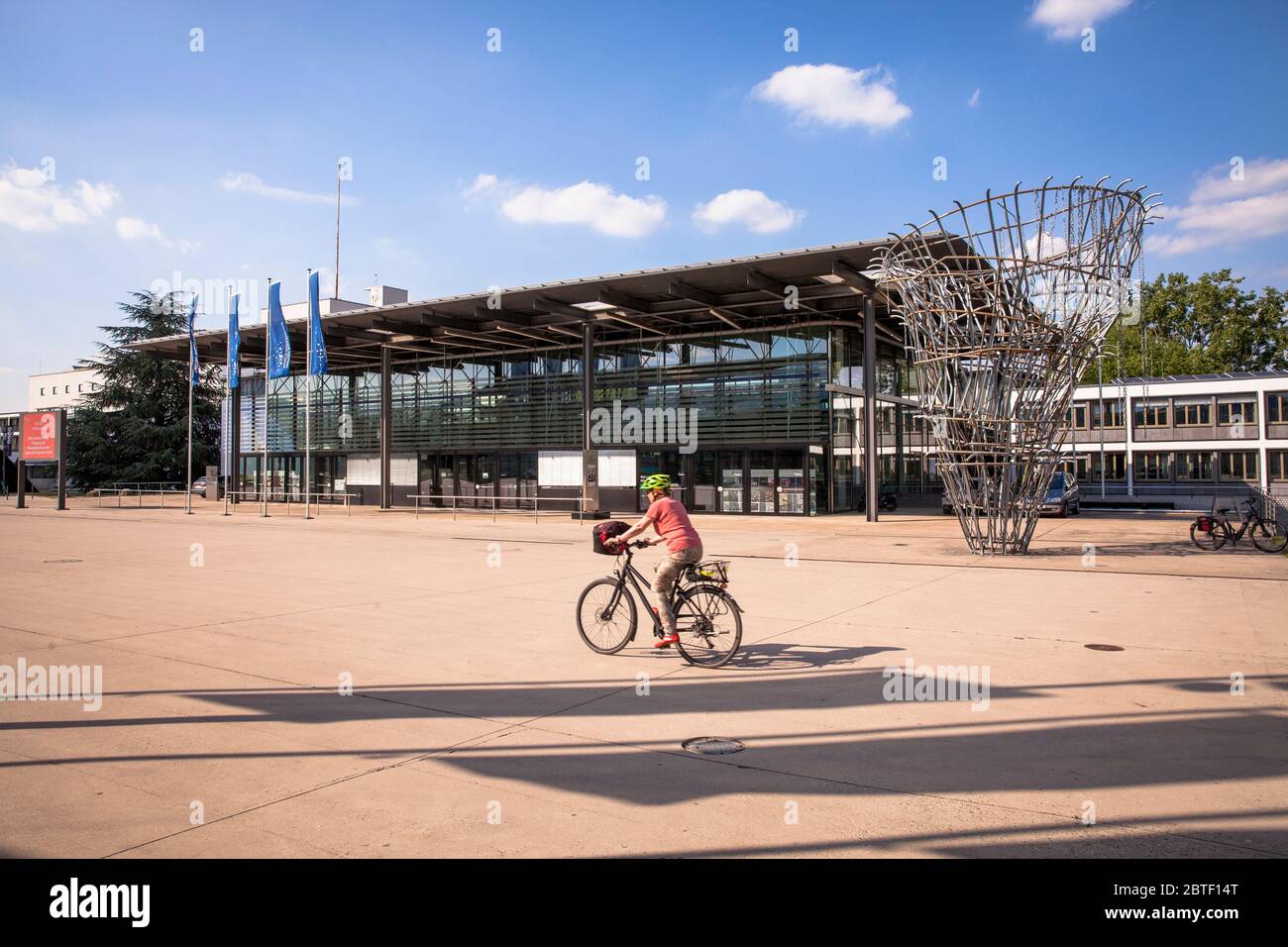 the old plenary hall of the German Bundestag, today part of the World Conference Center, Platz der Vereinten Nationen, sculpture 'Meistdeutigkeit' by Stock Photo