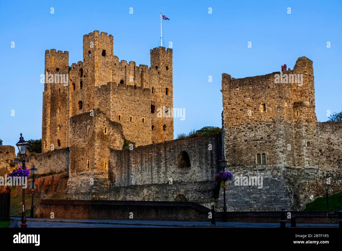 Rochester castle kent england hi-res stock photography and images - Alamy