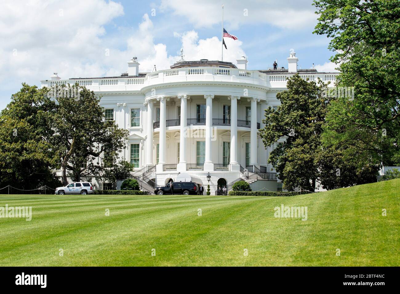 Washington, United States Of America. 23rd May, 2020. The White House is seen from the Presidential motorcade in Washington, DC, U.S., as United States President Donald J. Trump returns from the Trump National Golf Club in Sterling, Virginia on Saturday, May 23, 2020. Credit: Stefani Reynolds/CNP | usage worldwide Credit: dpa/Alamy Live News Stock Photo