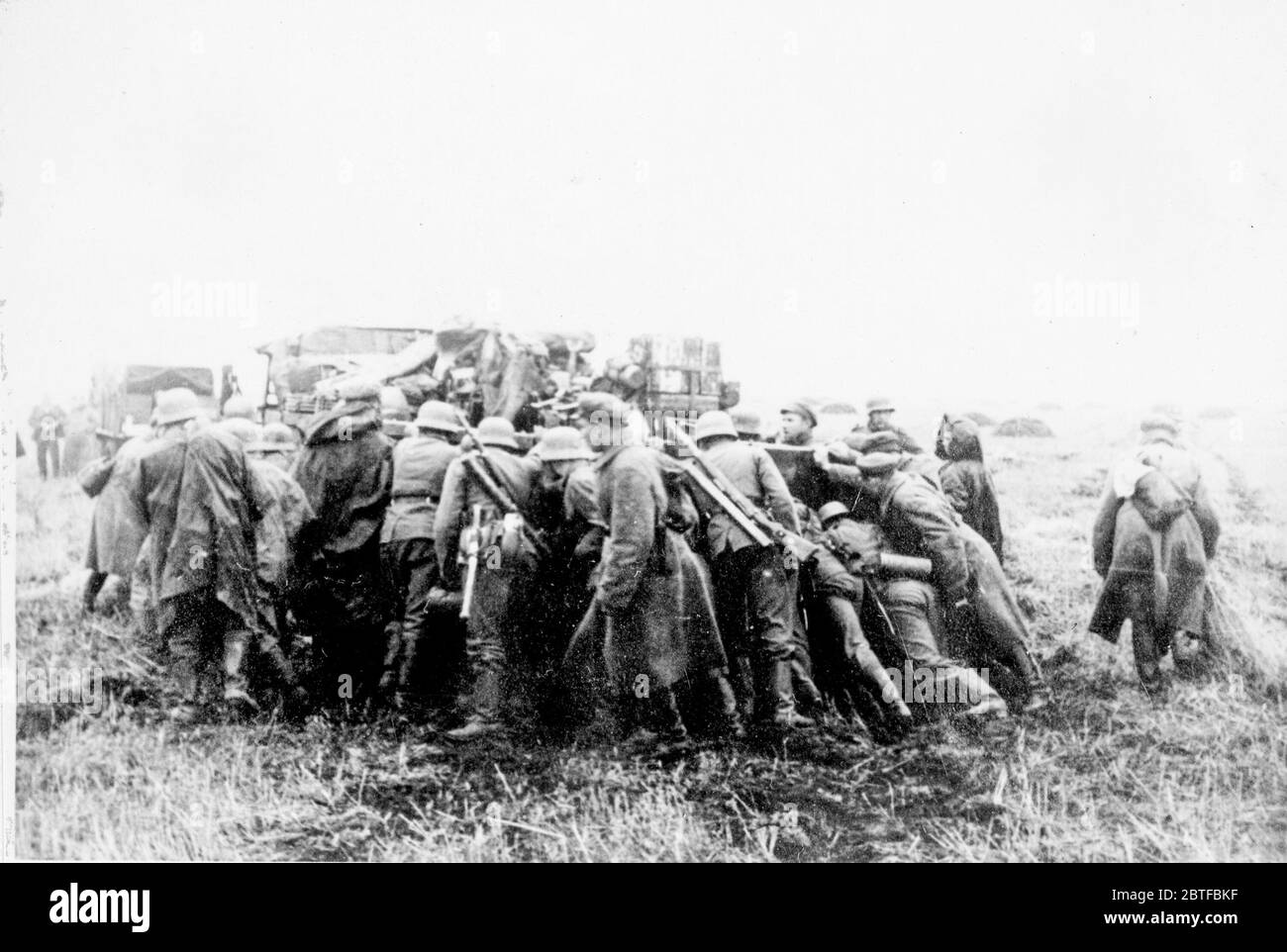 German soldiers push out bogged down vehicle Operation Barbarossa ...