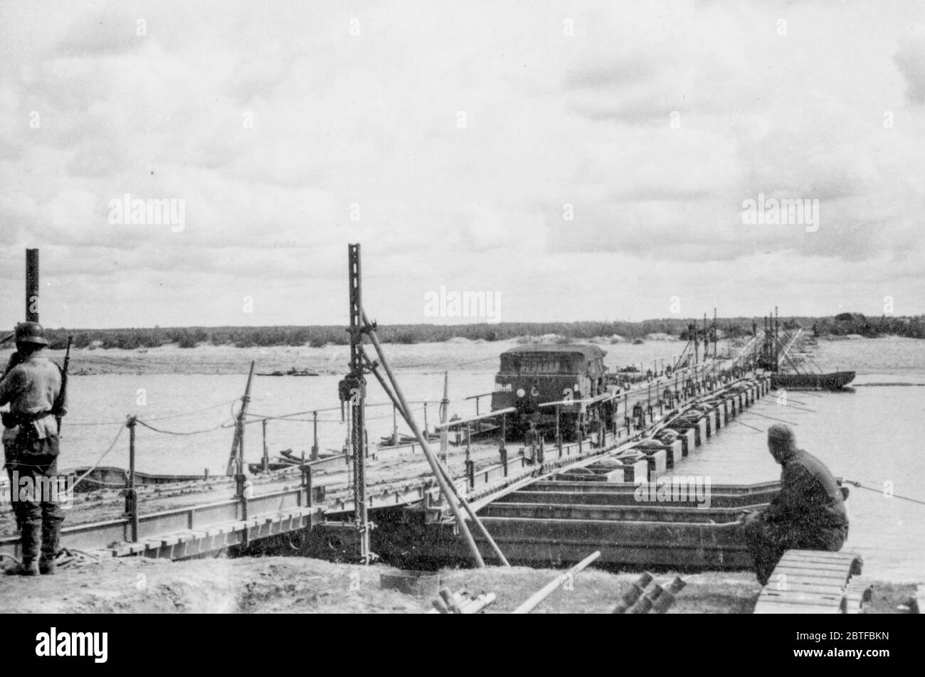 Pontoon bridge ww2 Black and White Stock Photos & Images - Alamy